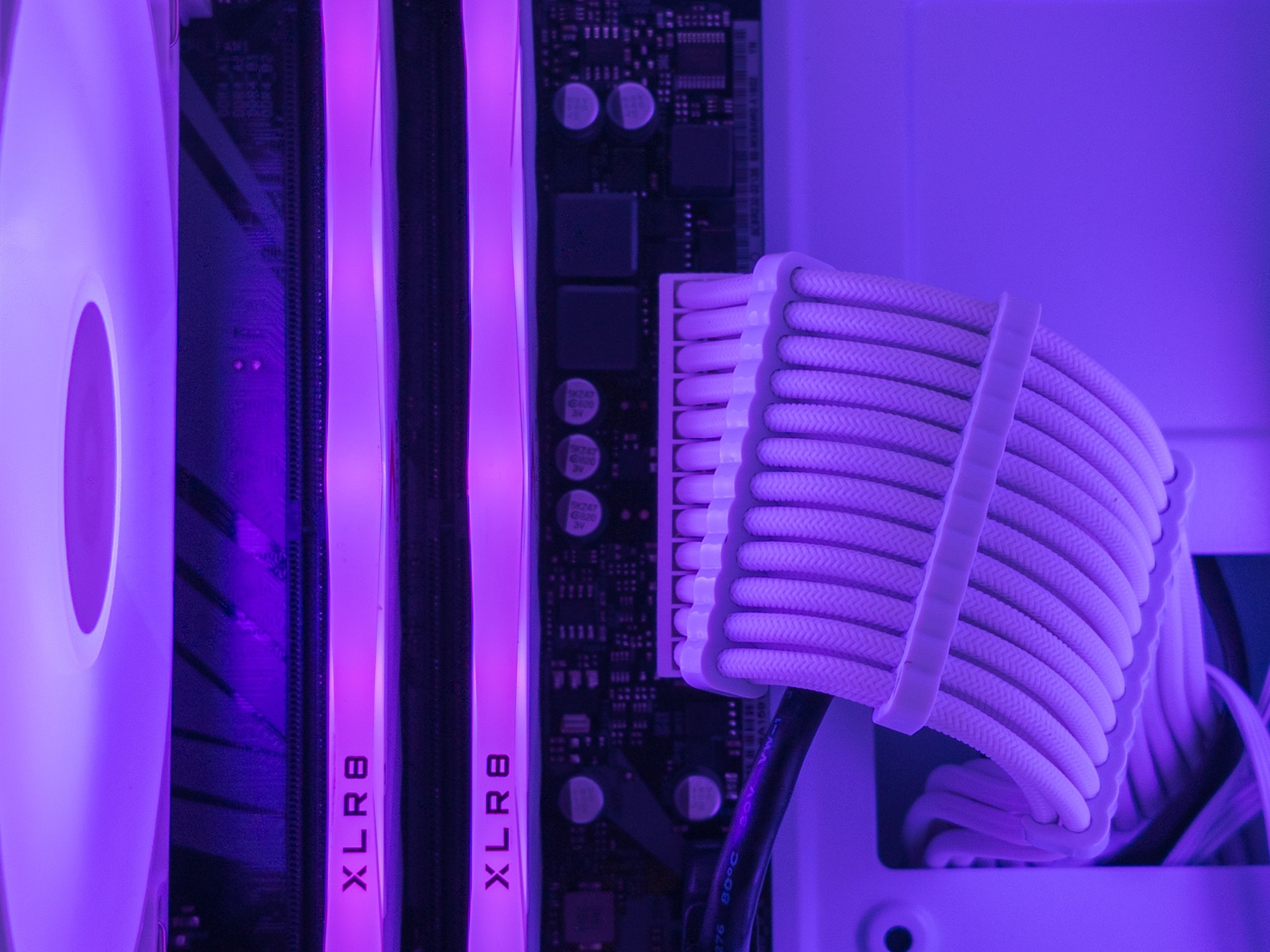 🤍🖤 RTX 3060Ti / Ryzen 5 5600X / 32GB Gaming PC 🖤🤍