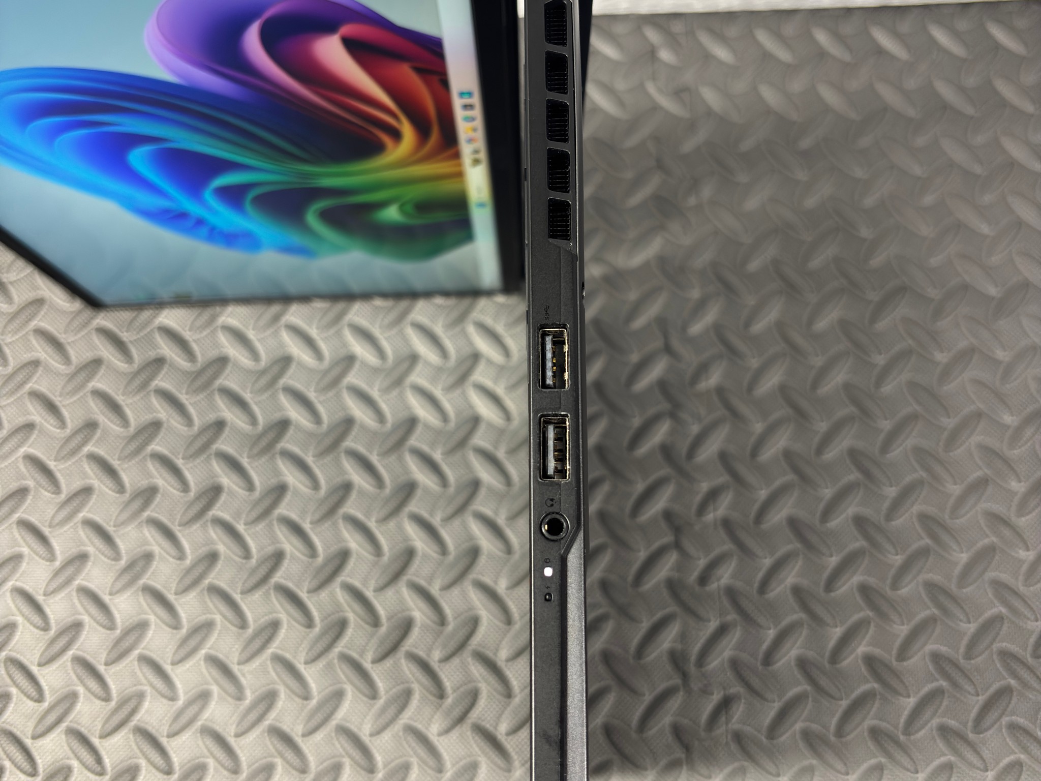 GIGABYTE - AERO X16 WQXGA - AMD Ryzen Al 7 350 - 1TB SSD - 32GB RAM - RTX 5070