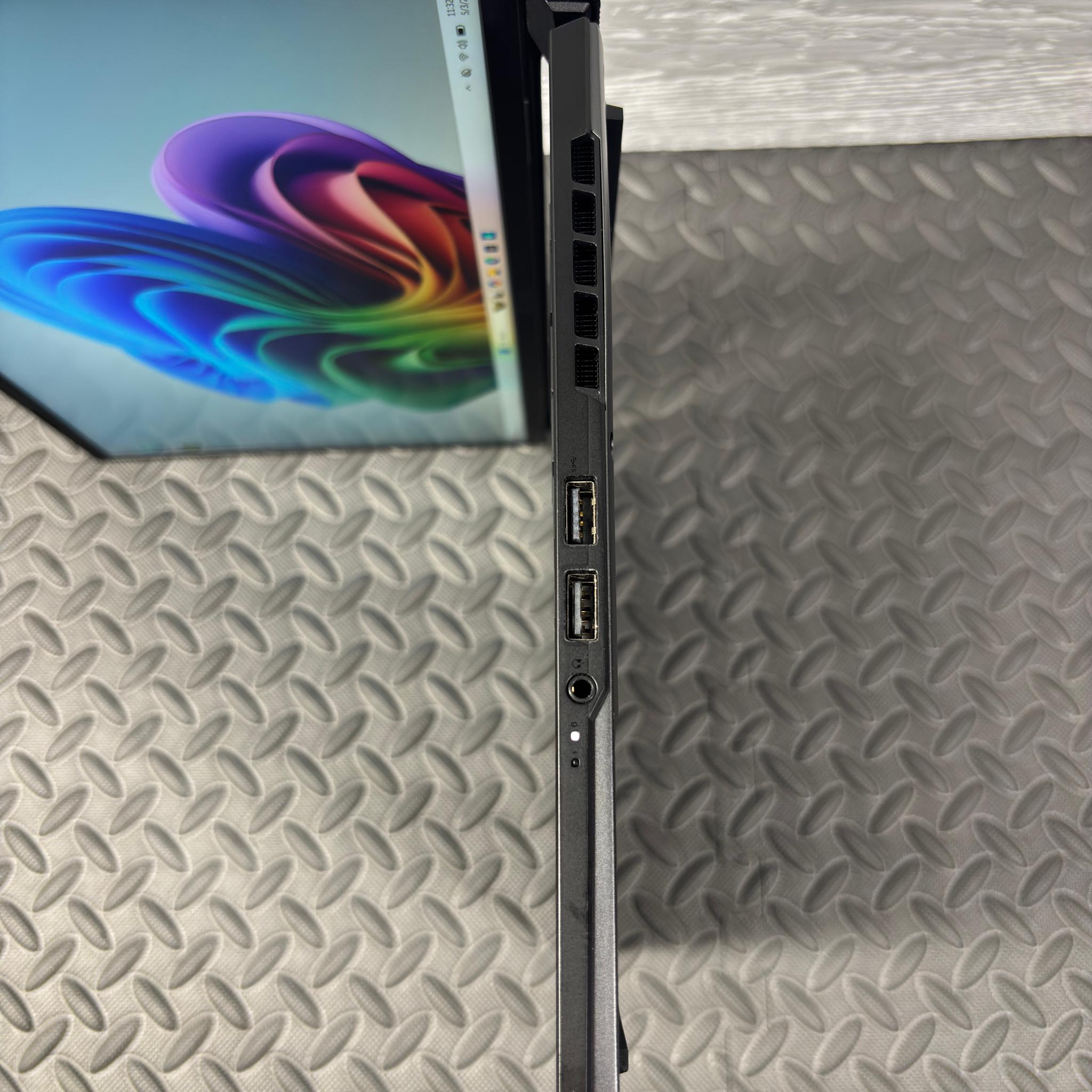 GIGABYTE - AERO X16 WQXGA - AMD Ryzen Al 7 350 - 1TB SSD - 32GB RAM - RTX 5070