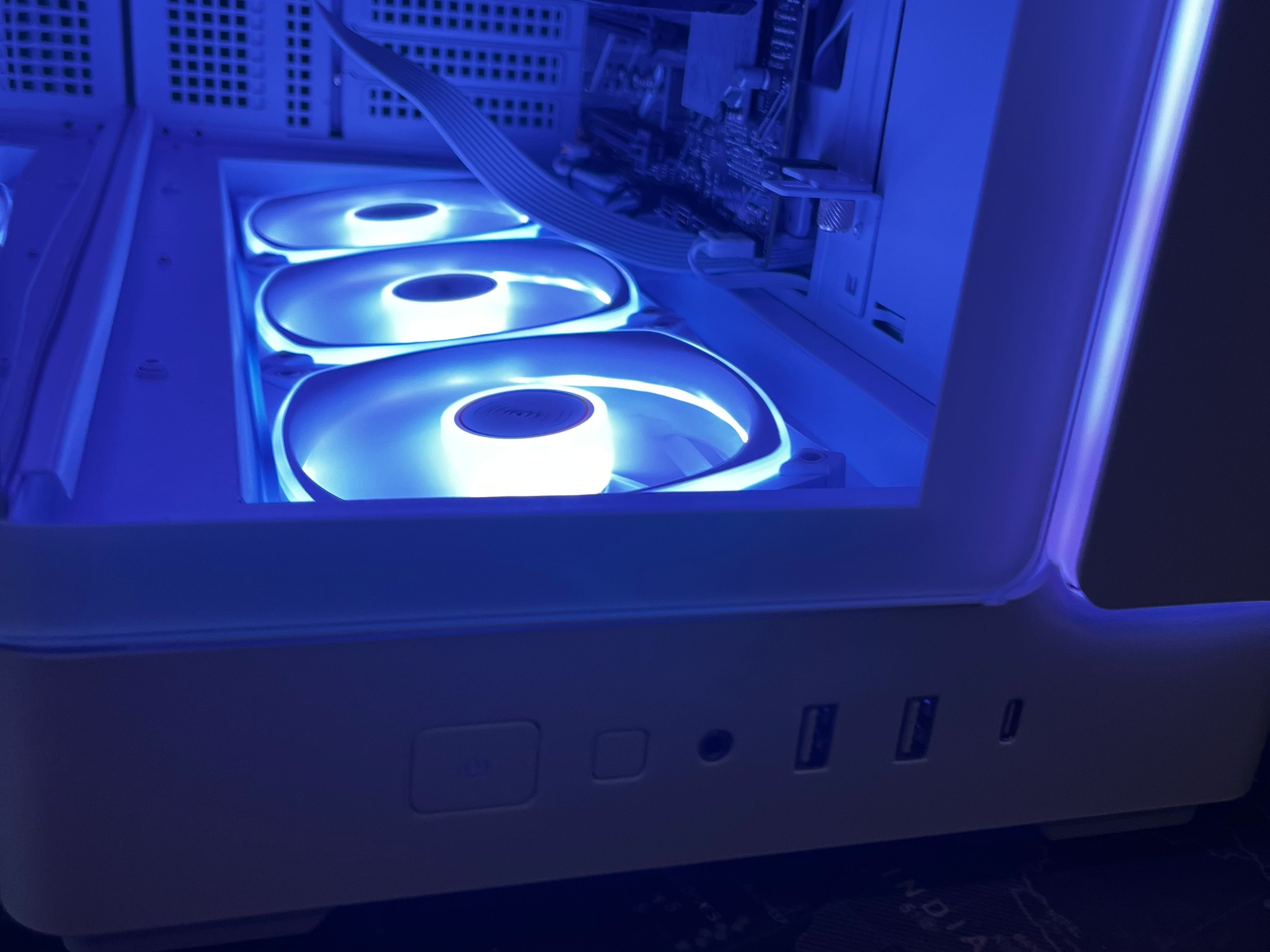 RYZEN 5 7600X3D | 32 GB DDR5 RAM | RTX 5060 GAMING PC