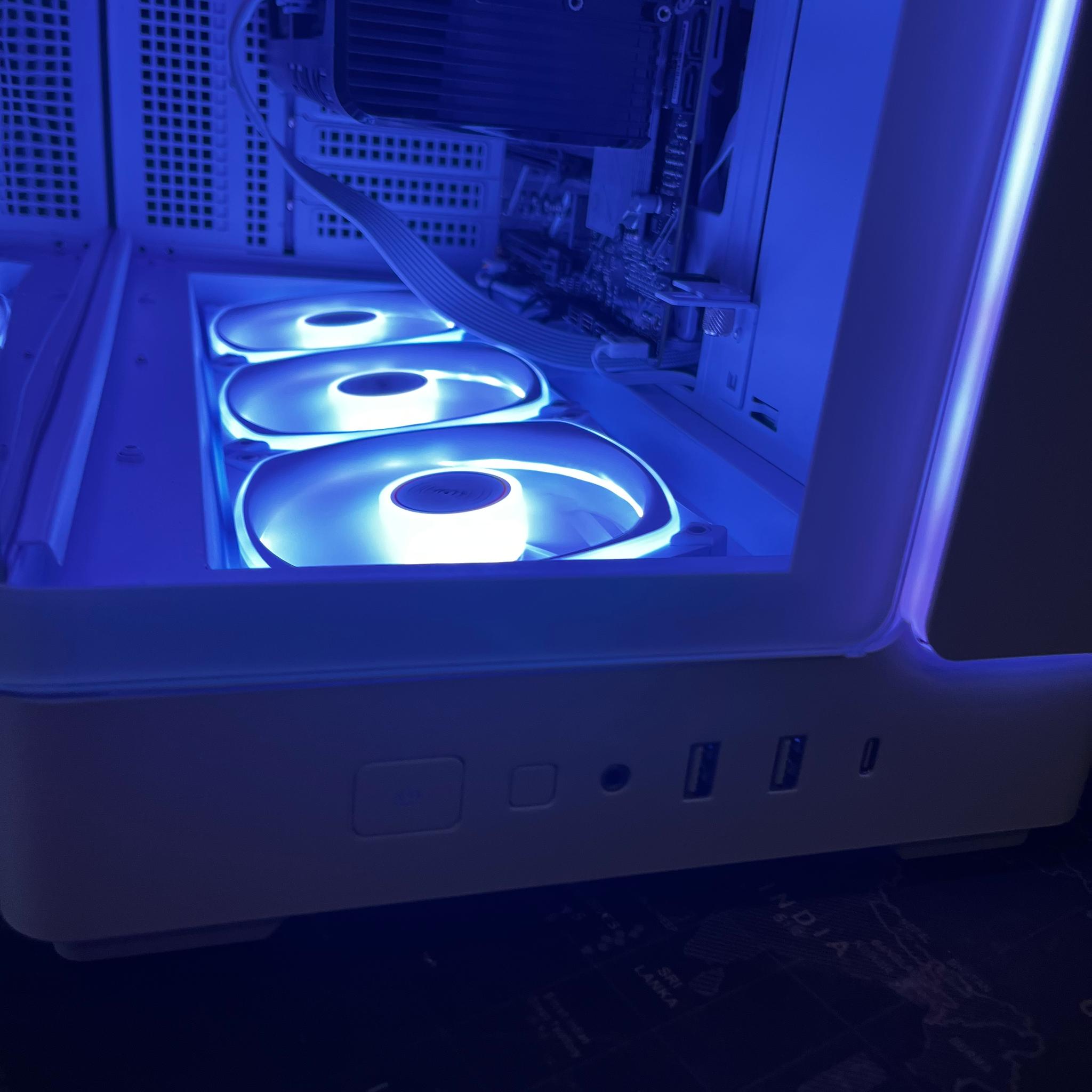 RYZEN 5 7600X3D | 32 GB DDR5 RAM | RTX 5060 GAMING PC