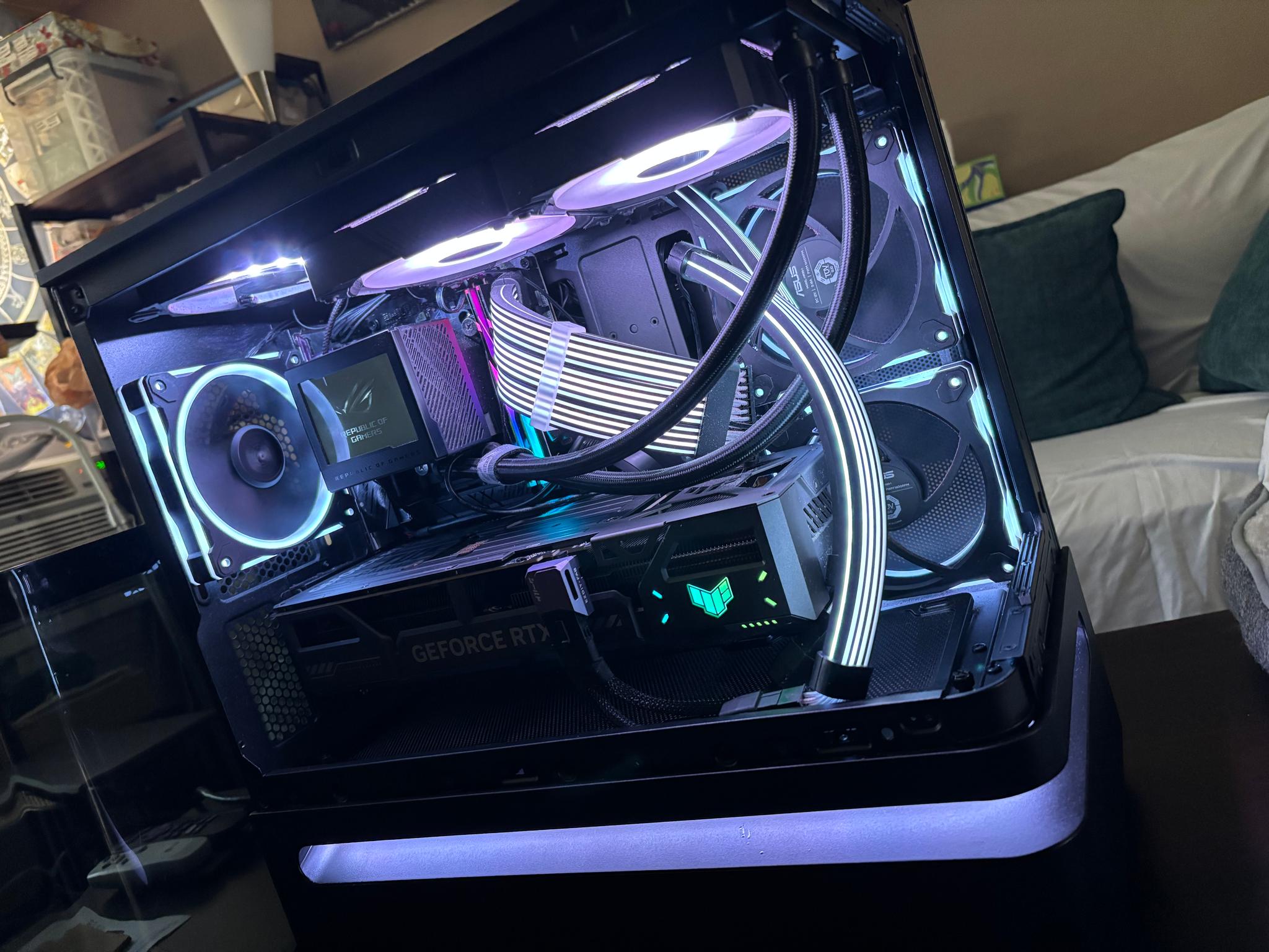 AMD Ryzen 5 9600X l GeForce RTX 5070 12gb l G.Skill Trident Z5 Neo 32GB DDR5 l 2 TB storage