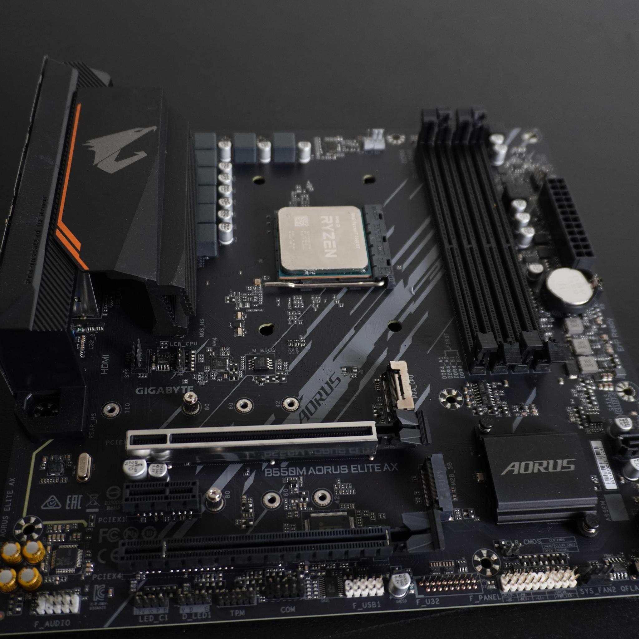 AMD R7 5800 XT + GIGABYTE B550M AORUS Elite AX (rev 1.3) AMD AM4 mATX