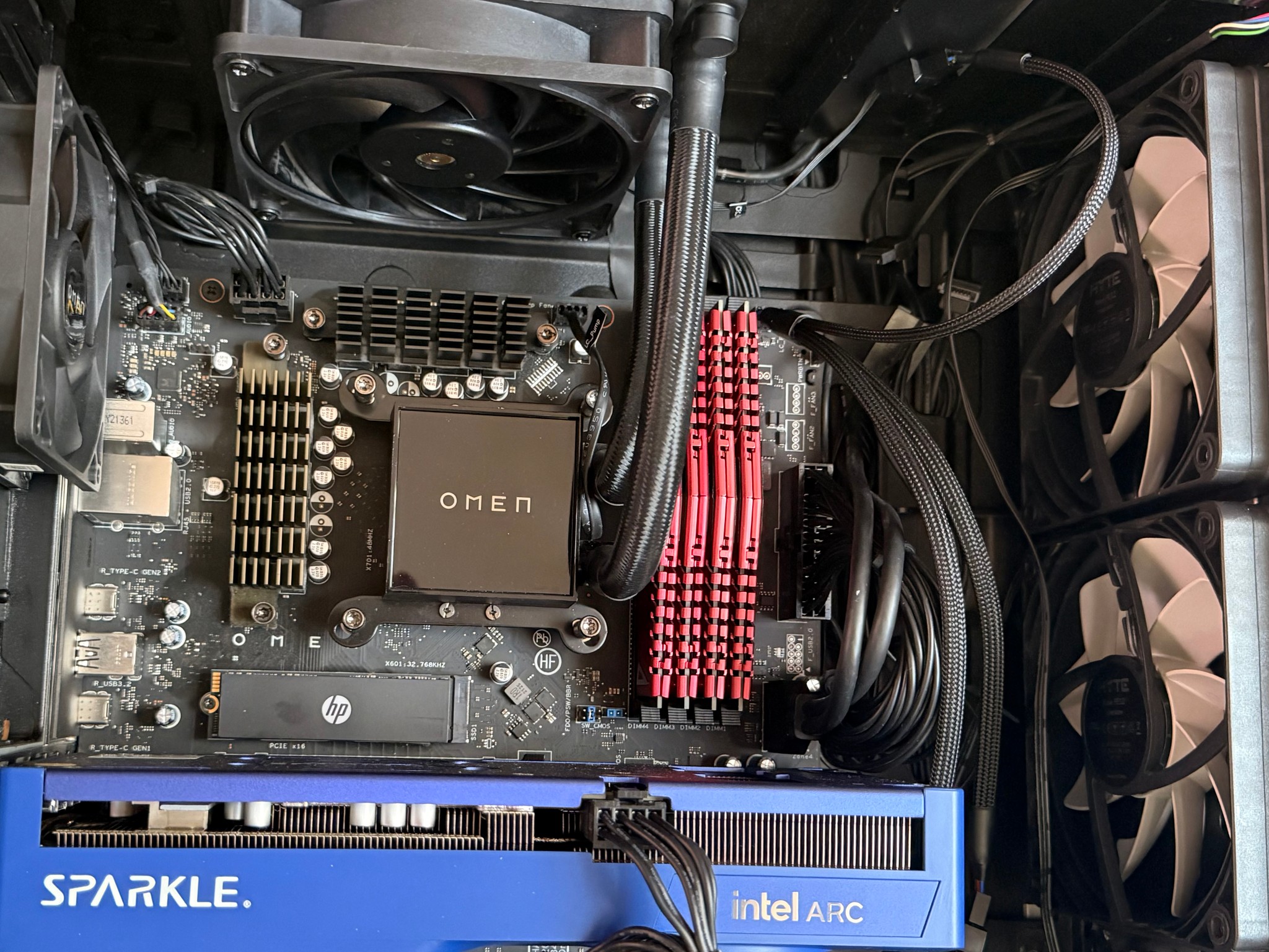⚡️🫳🏻 RYZE OF THE ARC OMEN 🔷AMD R7 5800X🔥AIO 32GB DDR4 HP 1TB SSD GEN4 ✅ARC B570 OC⚡️10GB 800W🔌
