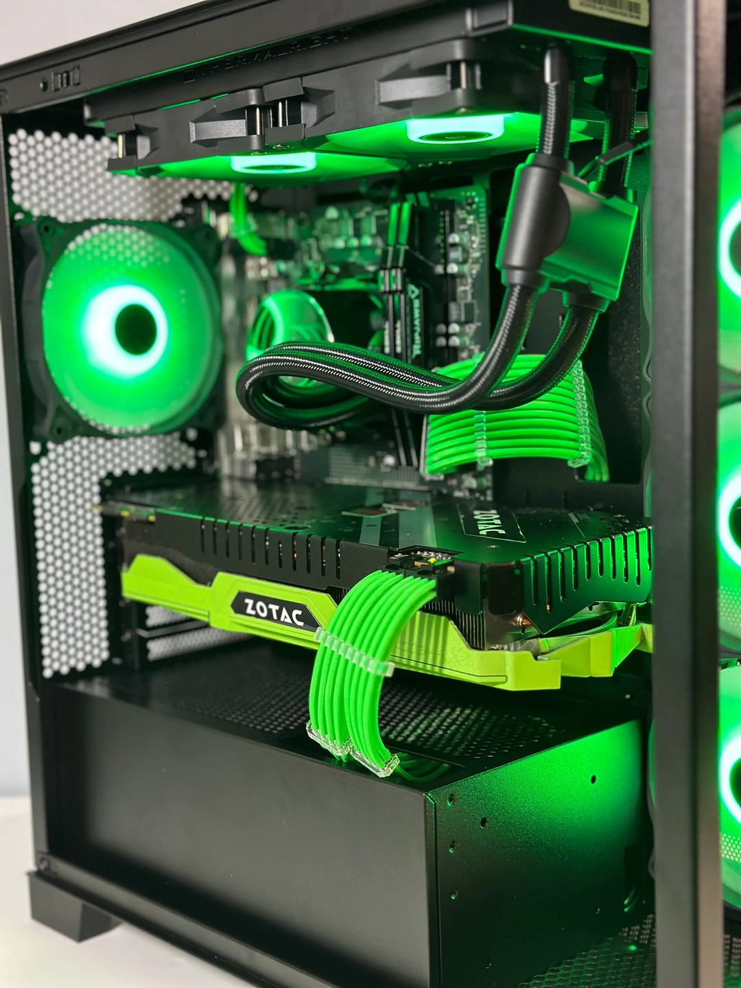 GTX 1080 Ti 11GB | AMD Ryzen 5 3600| 16GB RAM | SSD+HDD 1.5TB