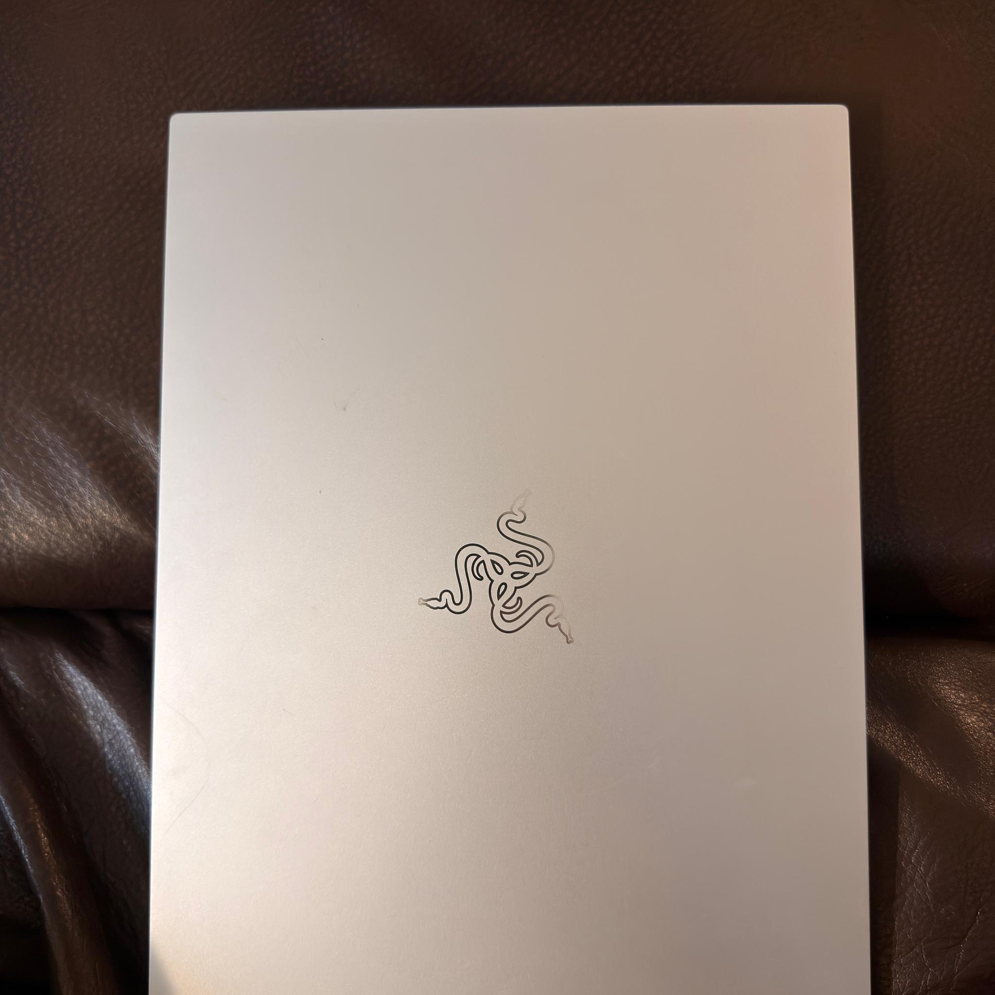Razer Blade 14 2025 Silver - Ryzen AI 9 365 RTX 5070 8gb