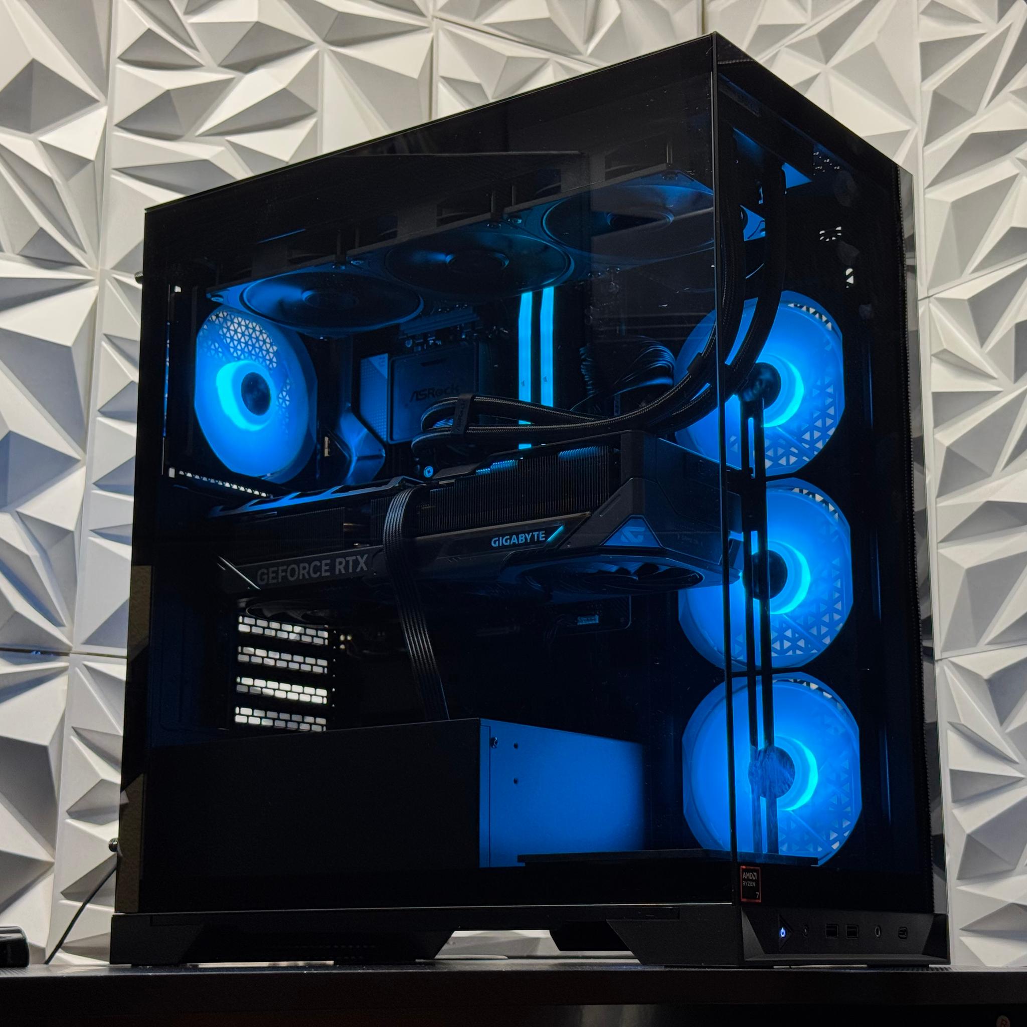 RTX 5070 Ti / Ryzen 7 9850X3D / 64GB DDR5 / Streaming / Gaming / Ai / Video editing / Multitasking