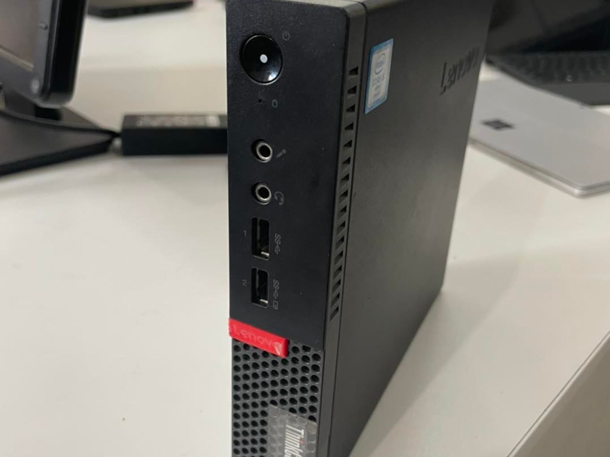 Lenovo ThinkCentre M910q Intel i5-7500t 8GB RAM 256gb SSD