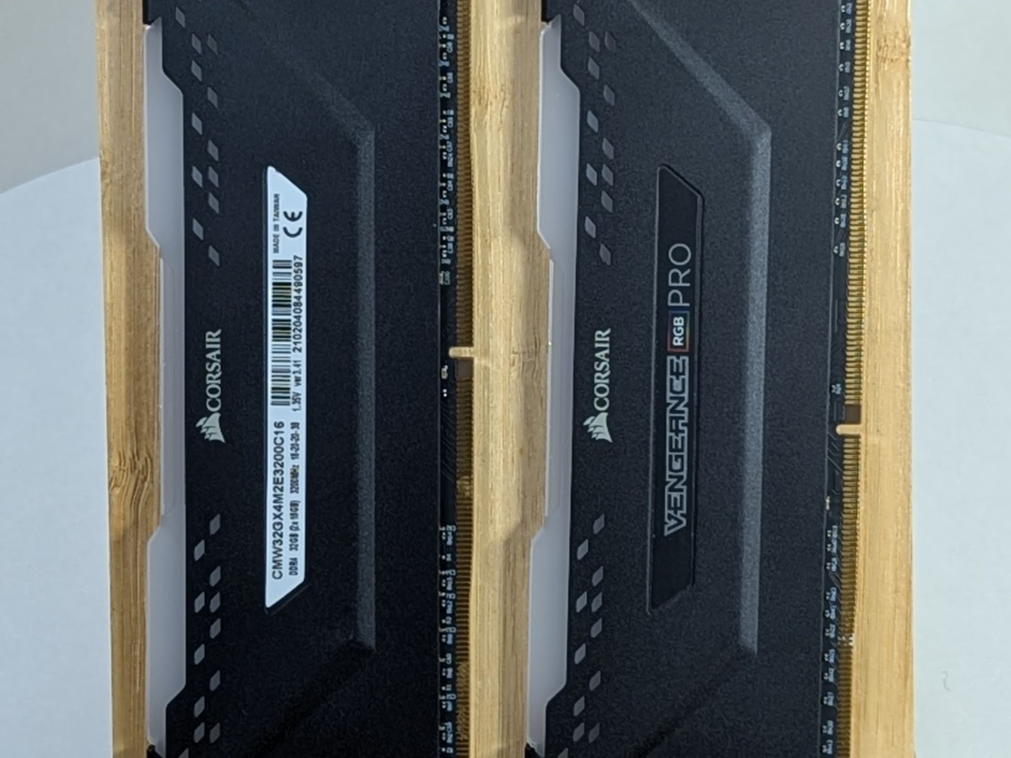 Corsair Vengeance RGB Pro 32 GB (2 x 16 GB) DDR4-3200 CL16