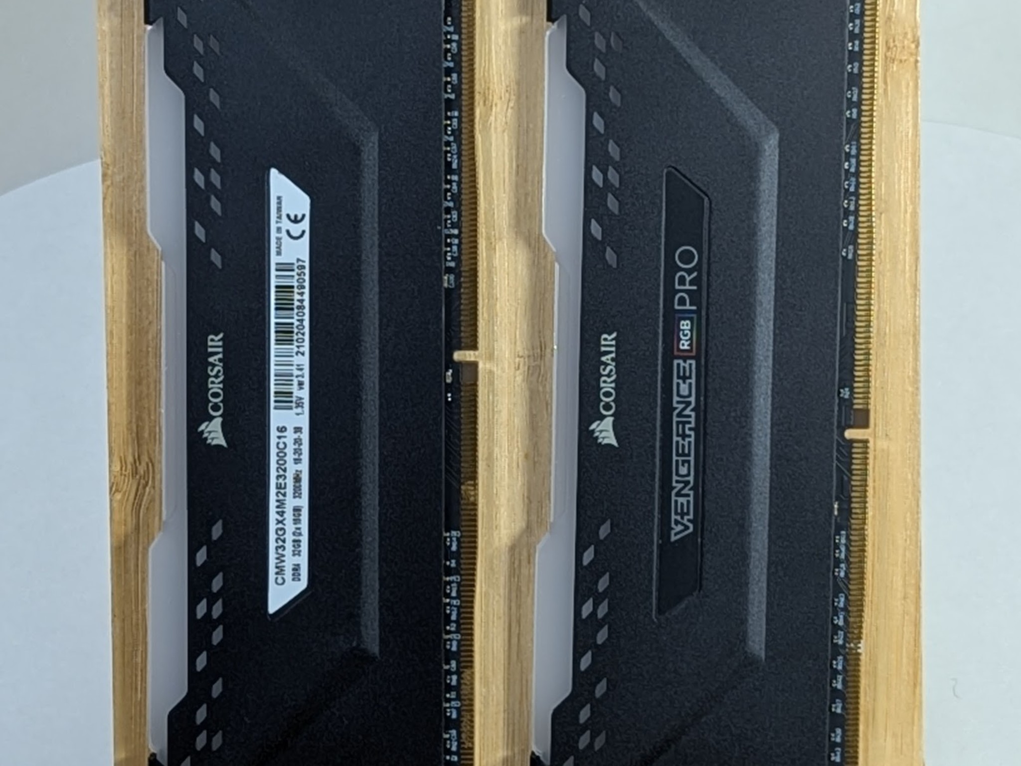 Corsair Vengeance RGB Pro 32 GB (2 x 16 GB) DDR4-3200 CL16