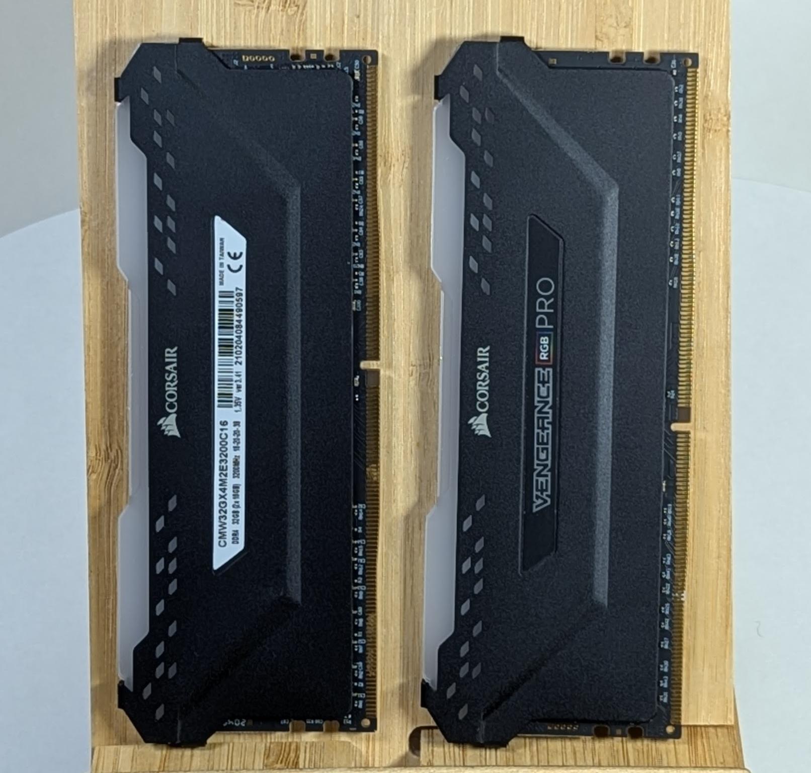 Corsair Vengeance RGB Pro 32 GB (2 x 16 GB) DDR4-3200 CL16