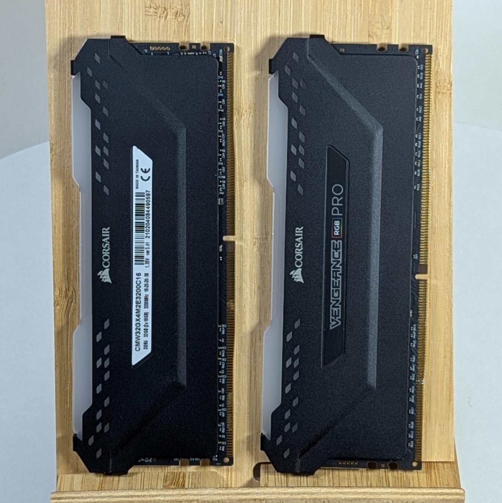 Corsair Vengeance RGB Pro 32 GB (2 x 16 GB) DDR4-3200 CL16