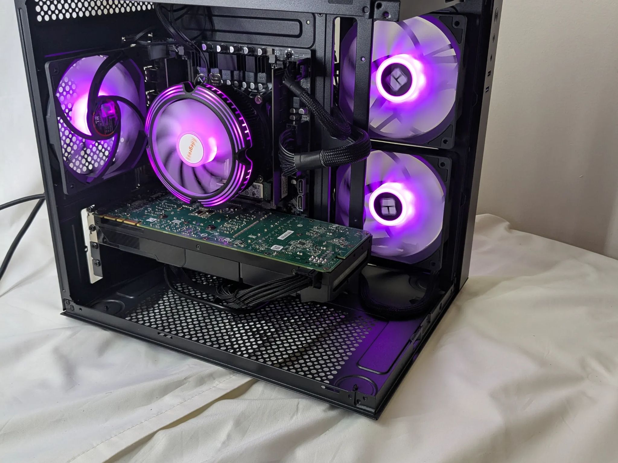 GTX 1080 | 14 cores 28 threads | 32 GB RAM