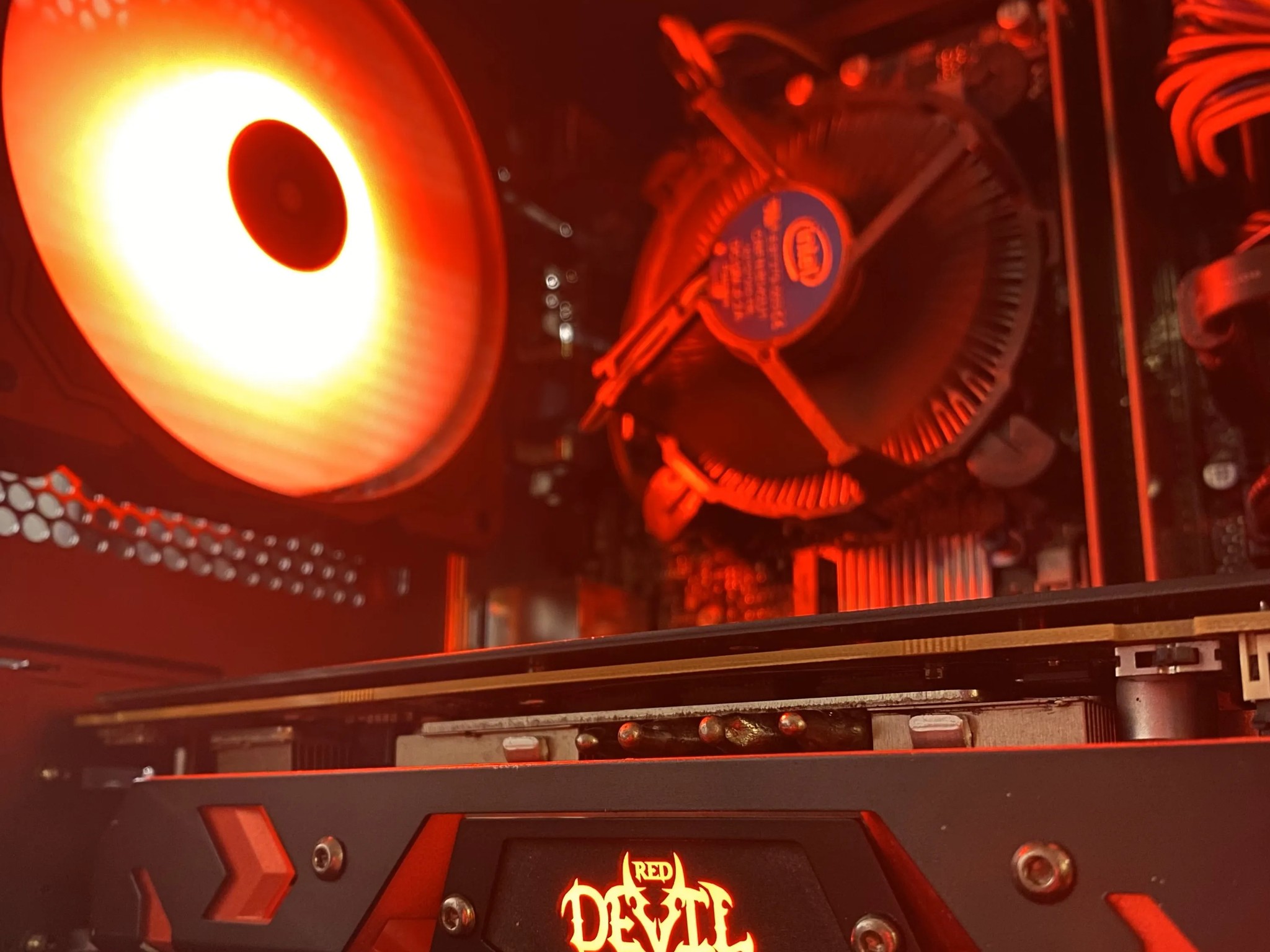 i3 8100 | RX 580 | 16gb Ram