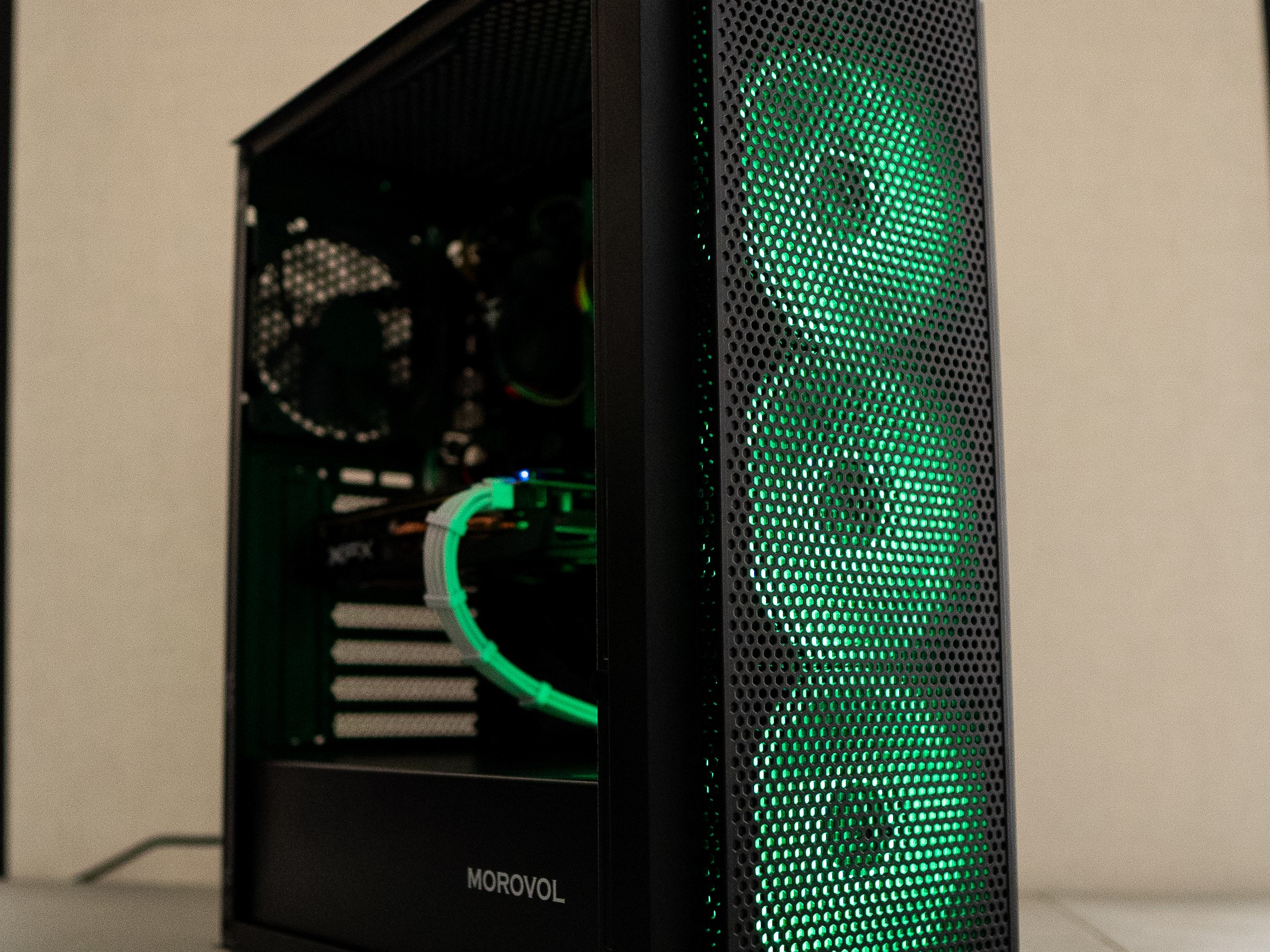 🟢⚪ | INTEL i7 7700K | RX 570 | 8GB DDR4 RAM | 256GB NVME SSD | Mint Monster |