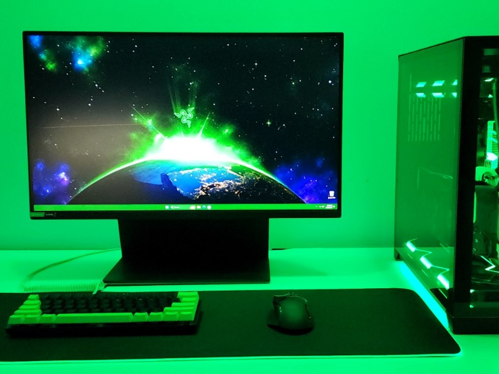 Limited Edition ALL RAZER/Lian Li Powerhouse PC!!!  5800X3D - 6950XT - 32GB - 2TB