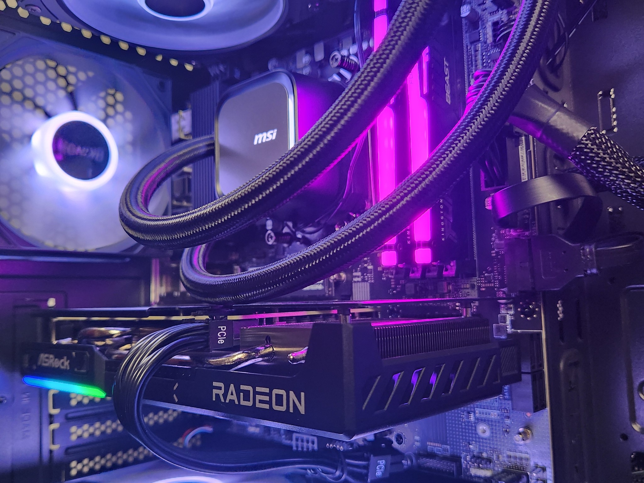 RX 9060XT 16GB  | Ryzen 5 7500X3D | 16GB DDR5 | 1TB SSD | WIFI+BT