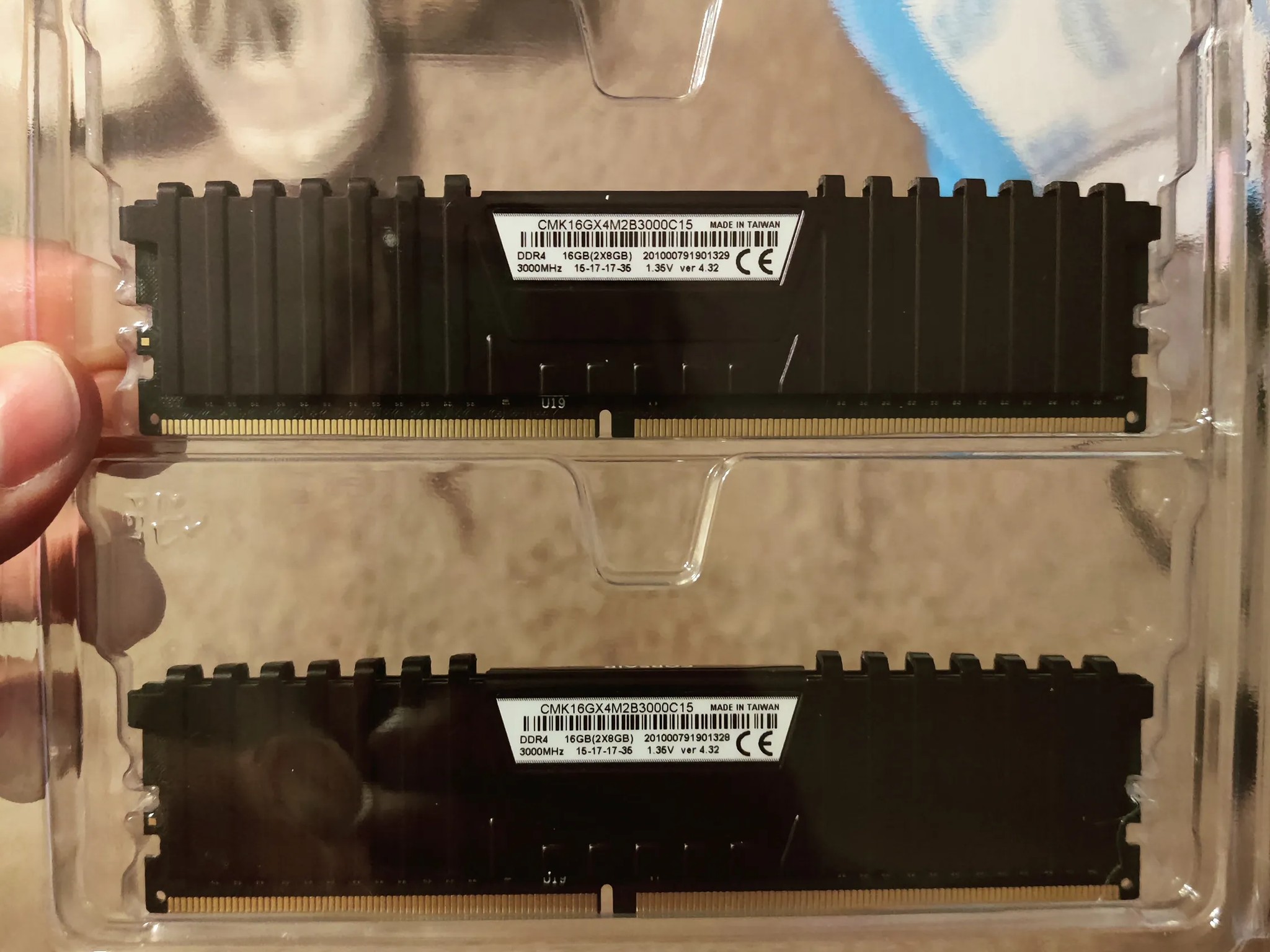 Lightly used, never overclocked VENGEANCE LPX DDR4 15-17-17-35 3000Mhz Memory, 16GB(2x8) kit!