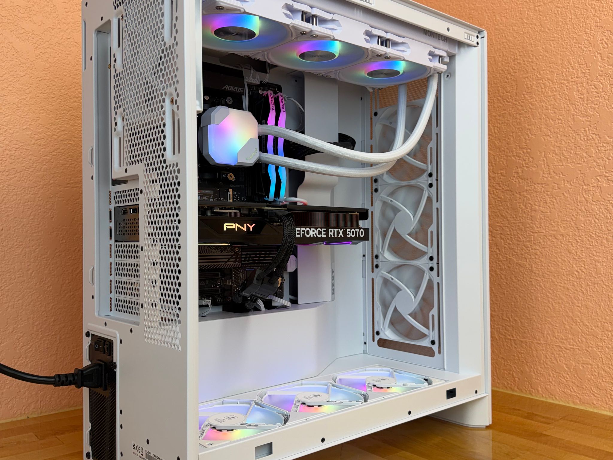 Whiteout Ryzen 7 9800X3D + RTX 5070 Gaming PC | 32GB DDR5 | 1TB NVMe