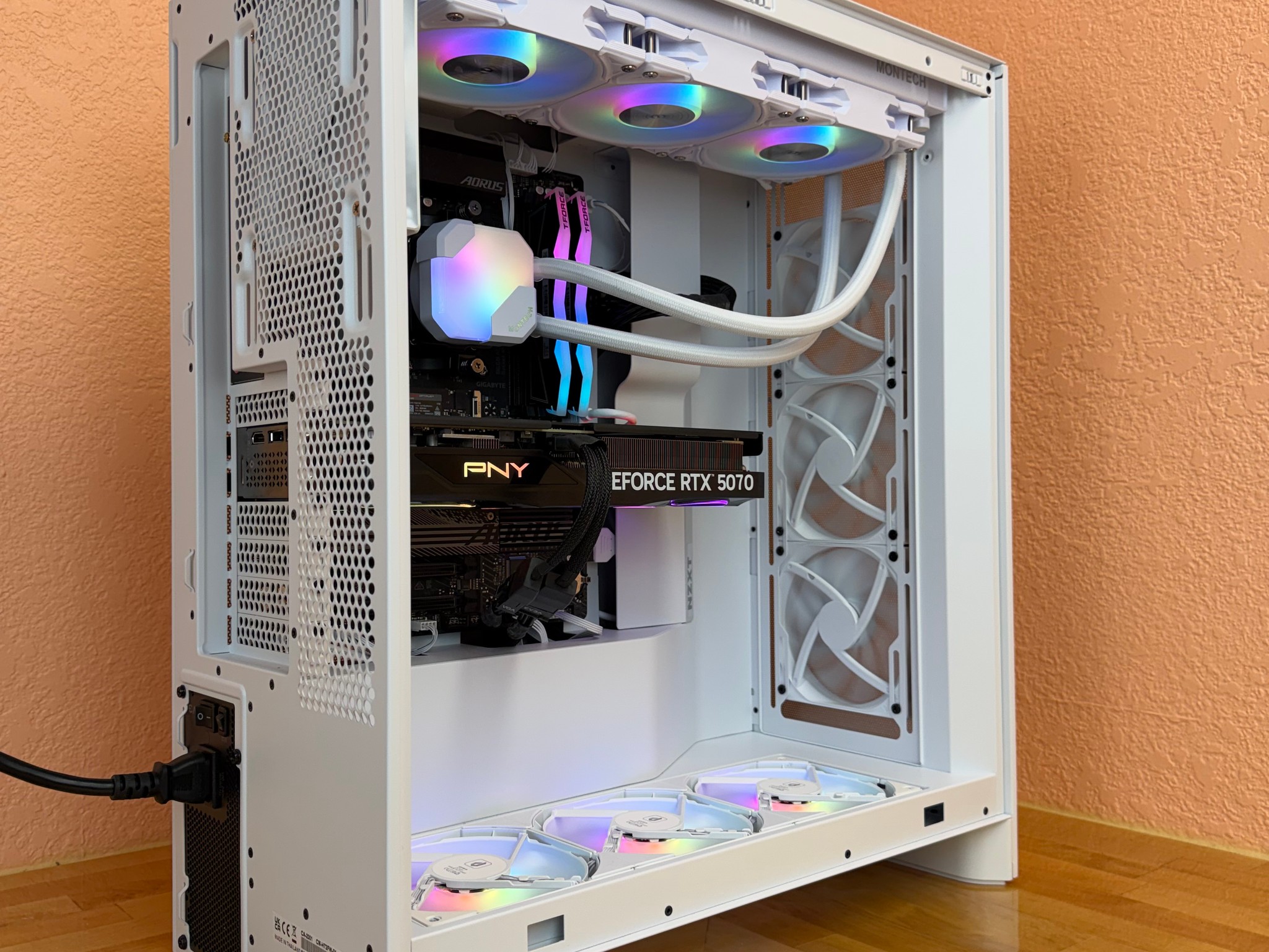 Whiteout Ryzen 7 9800X3D + RTX 5070 Gaming PC | 32GB DDR5 | 1TB NVMe