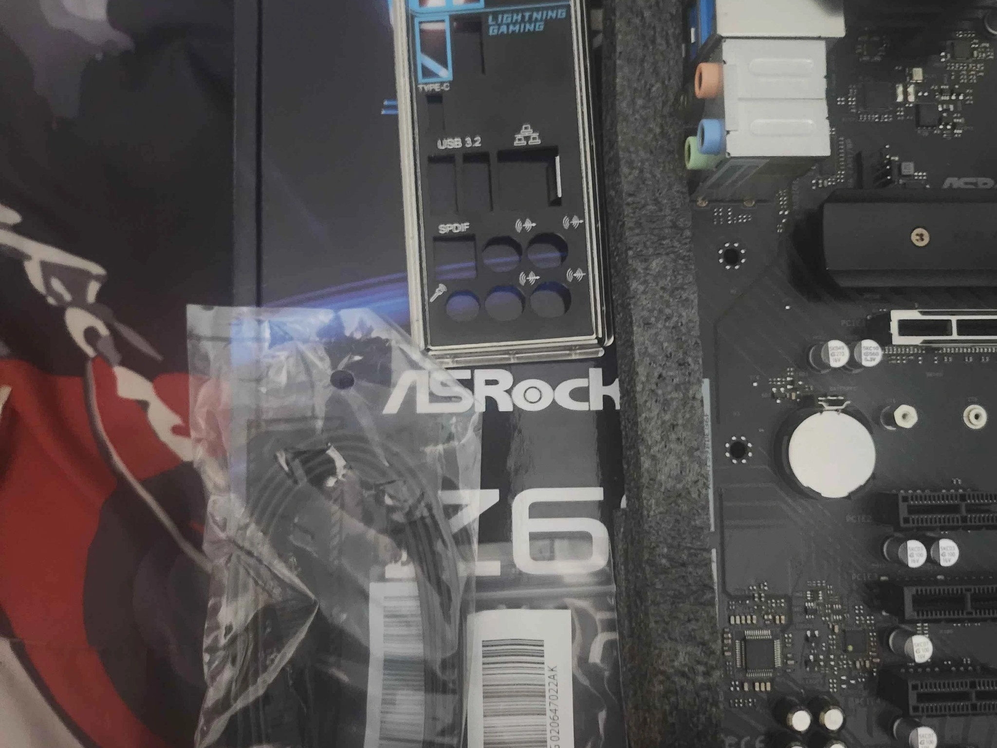 Z690 ASRock PG Riptide D4 with CPU Cooler and Ram