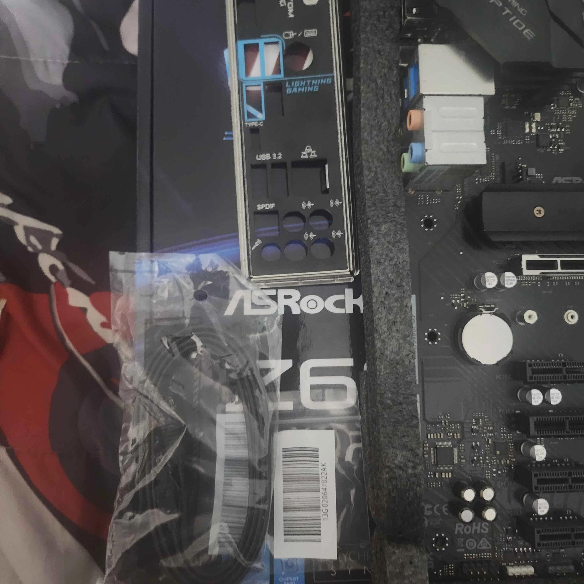Z690 ASRock PG Riptide D4 with CPU Cooler and Ram