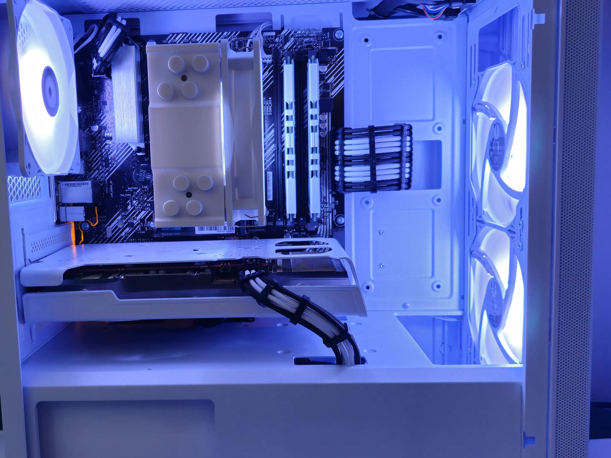 Frosty mini Mesh PC Ryzen 5 5600x / 16GB DDR4 / 1TB SSD/ RX6600 8GB