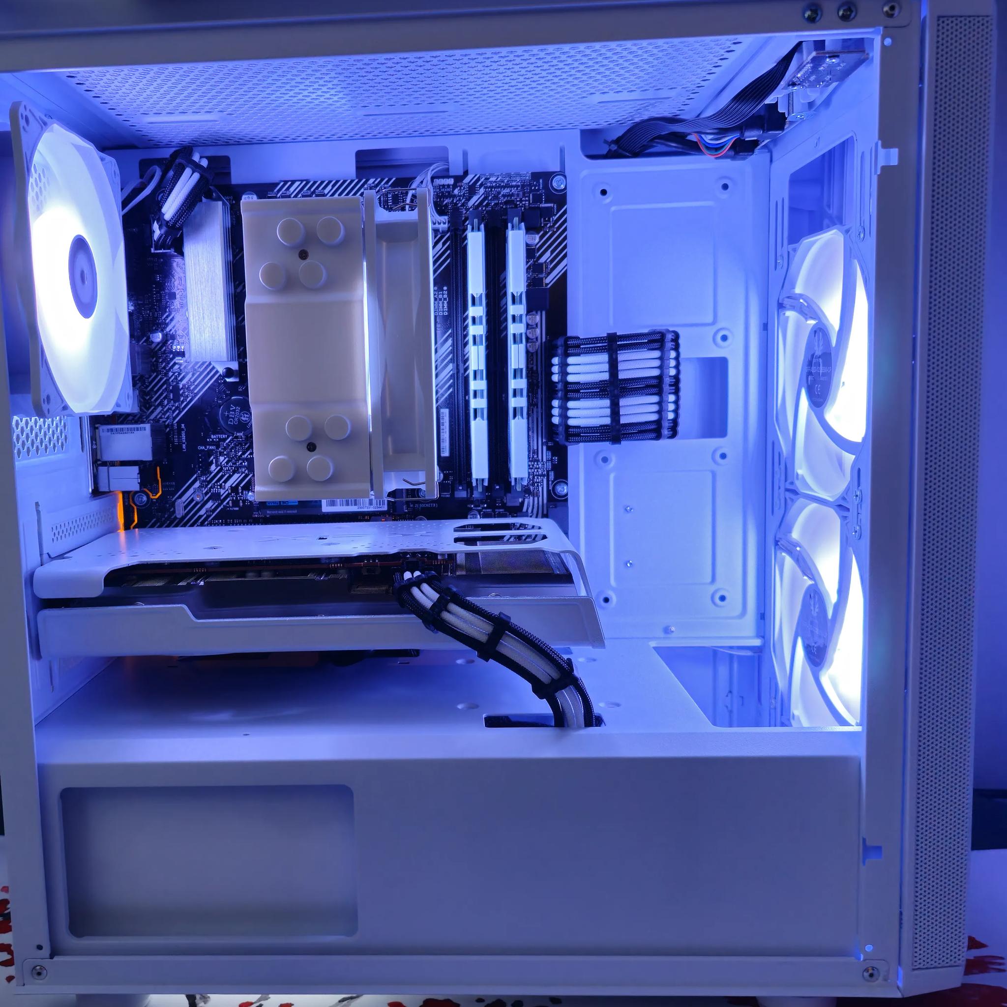 Frosty mini Mesh PC Ryzen 5 5600x / 16GB DDR4 / 1TB SSD/ RX6600 8GB