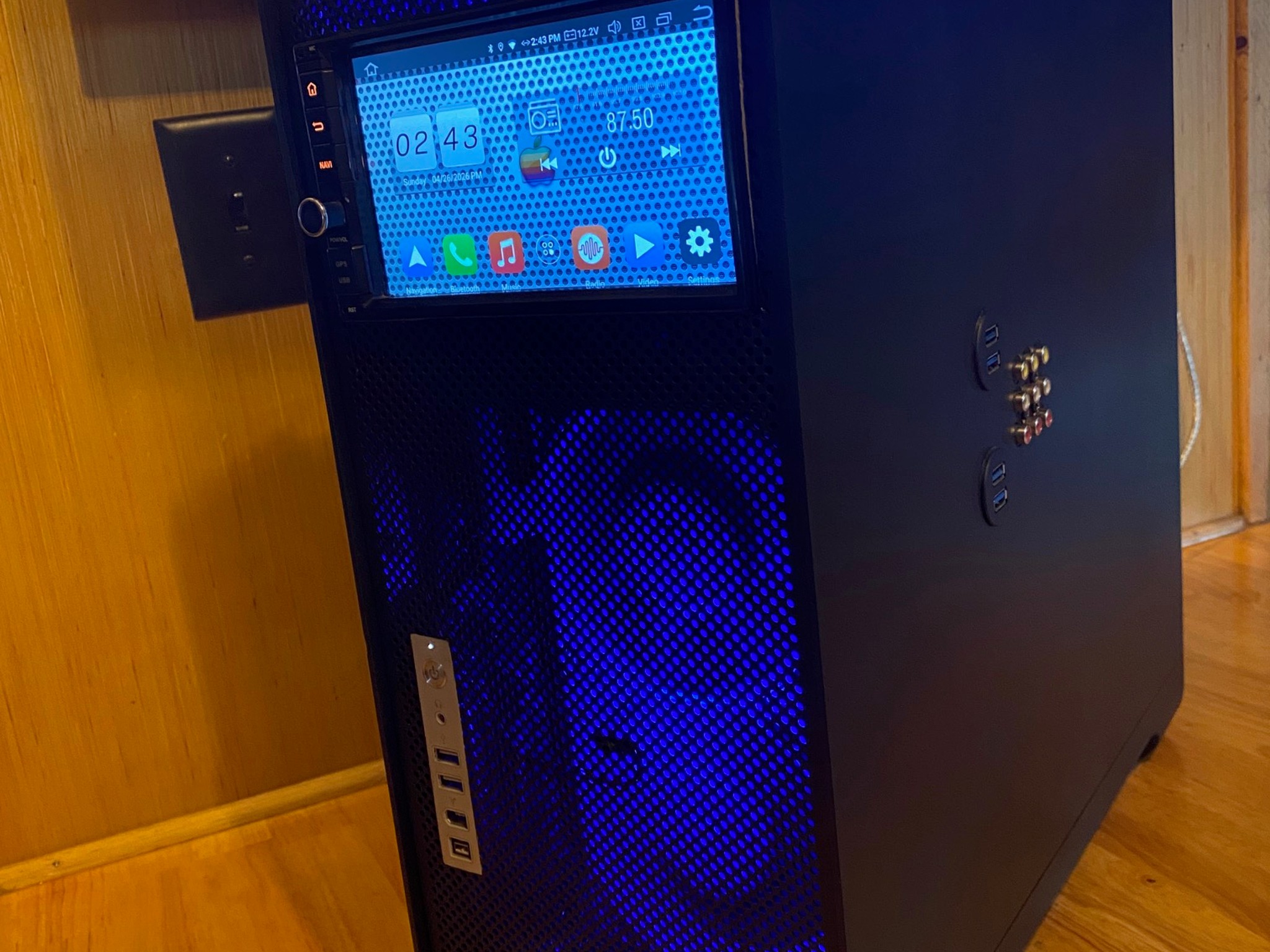 Custom Apple Mac Pro 3, 1 | Built in 7" Android touchscreen receiver | LEDs