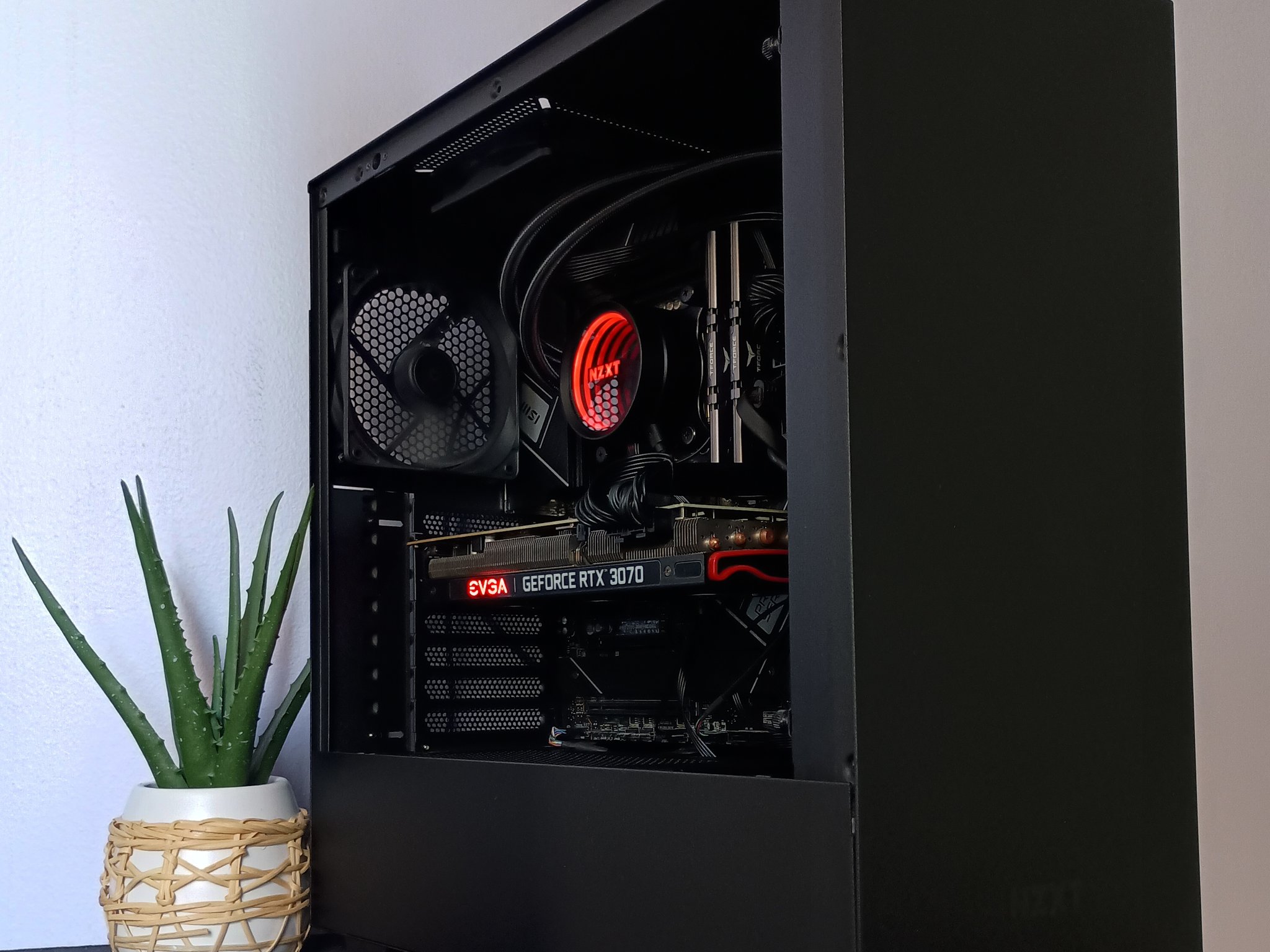 Powerfull CPU - Raptor Lake Intel Core i5, RTX 3070, CPU water cooled, Easily Upgradable