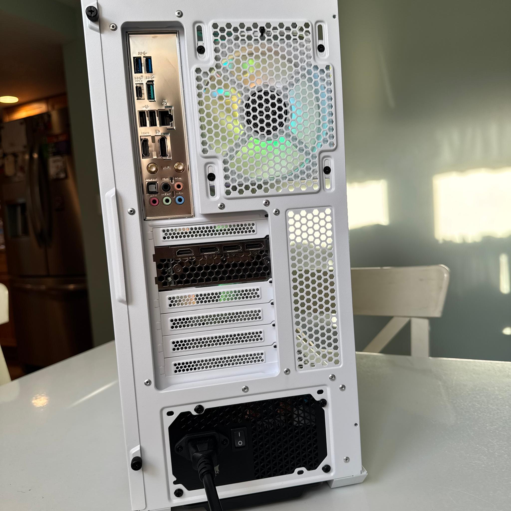 Whiteout Storm | Custom Gaming PC | 3060 TI - R5 5500 - 16GB Ram - 512 NVme