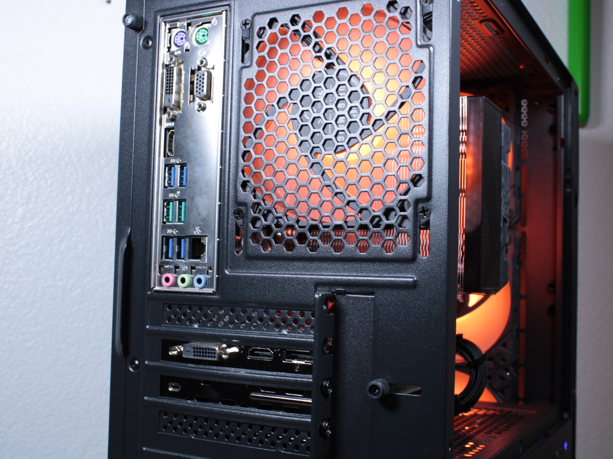 RTX 2060 | Ryzen 5 2600x | 16gb DDR4 3000MHz Ram | 1TB NVMe M.2 | WiFi | Win 11 Activated