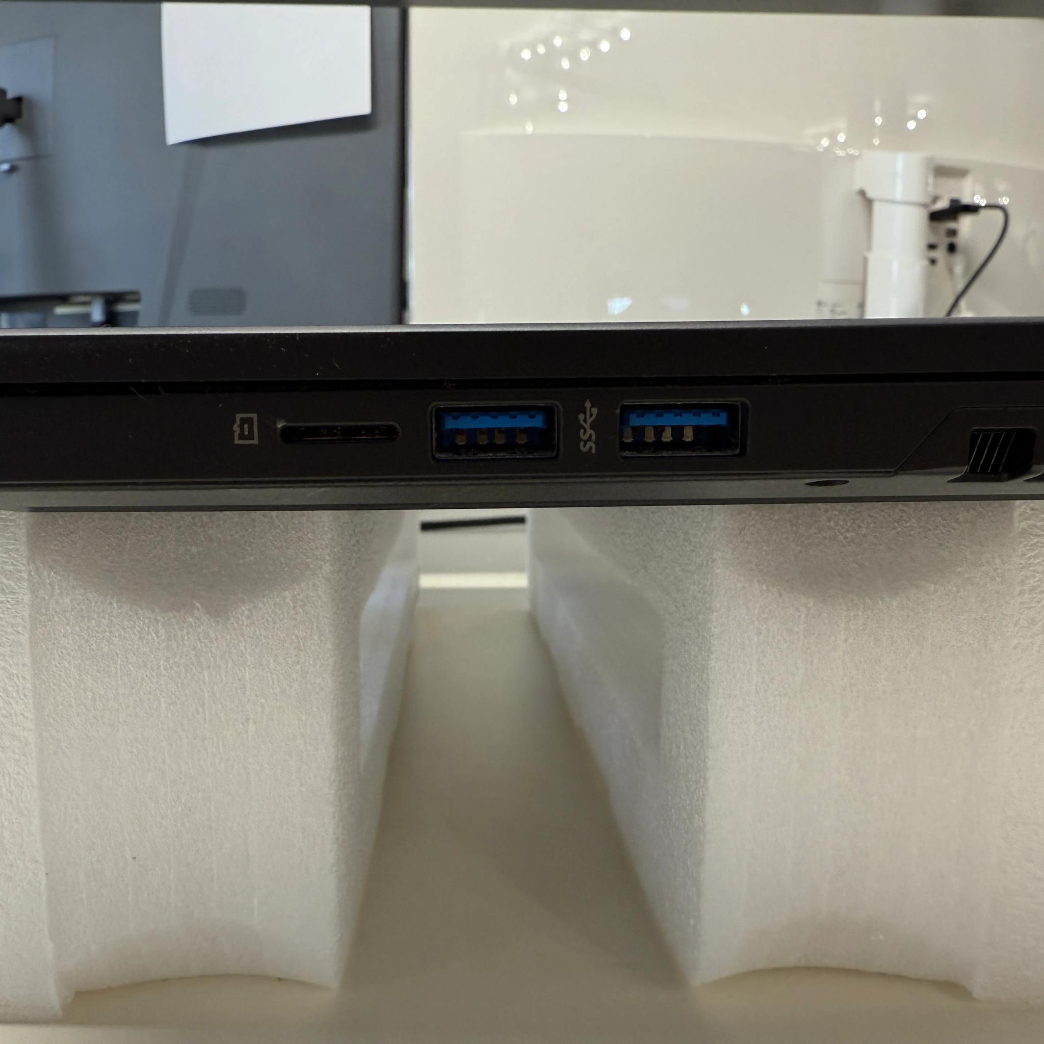 Eluktronics Max-17, i7-9750H, RTX 2060, 16GB RAM, 1TB SSD, 144HZ