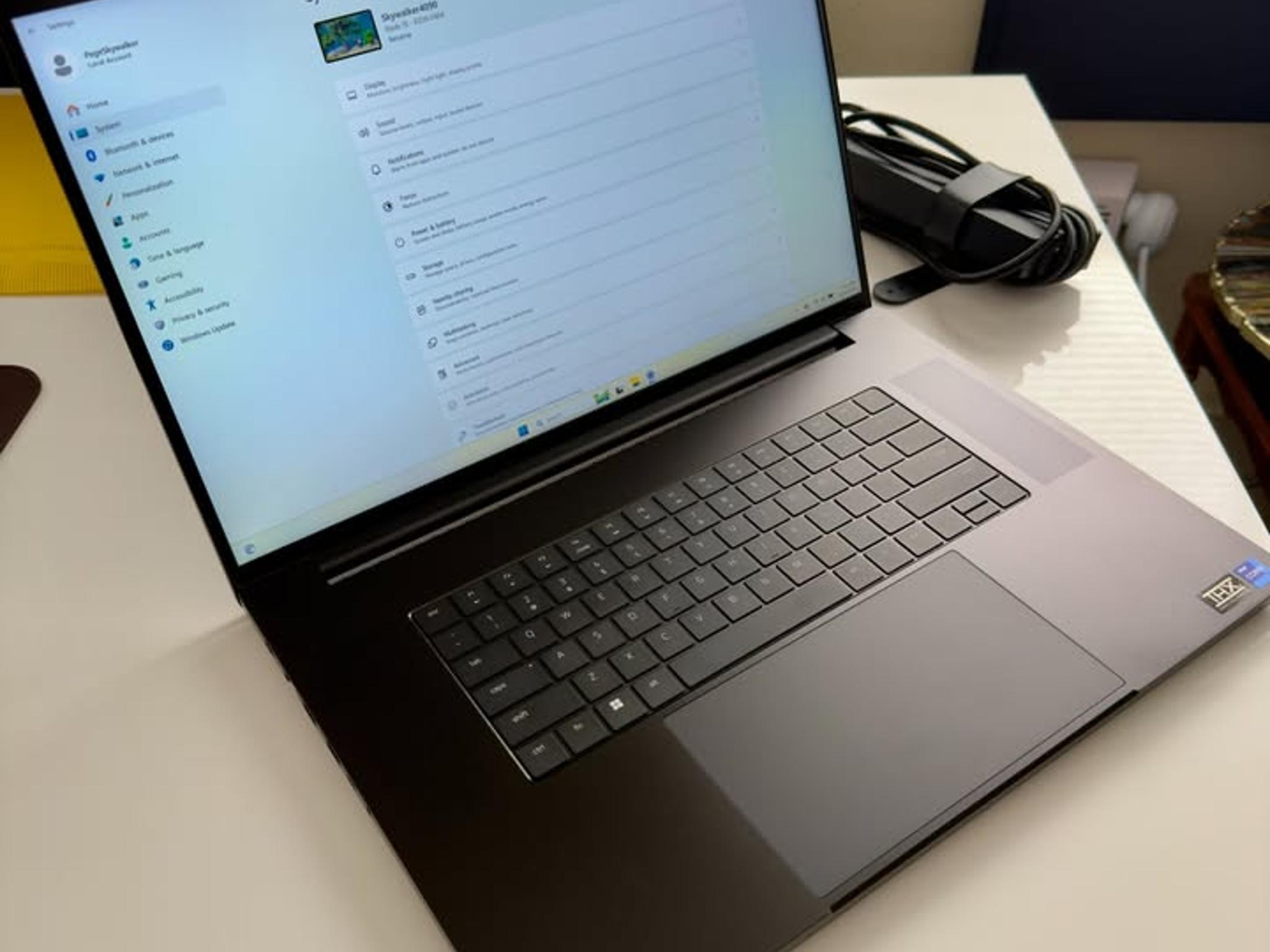 2023 Razer Blade 18 RTX 4090 Gaming Laptop — i9-13950HX, 32GB RAM, 1TB + 1TB SSDs, QHD+ 240Hz