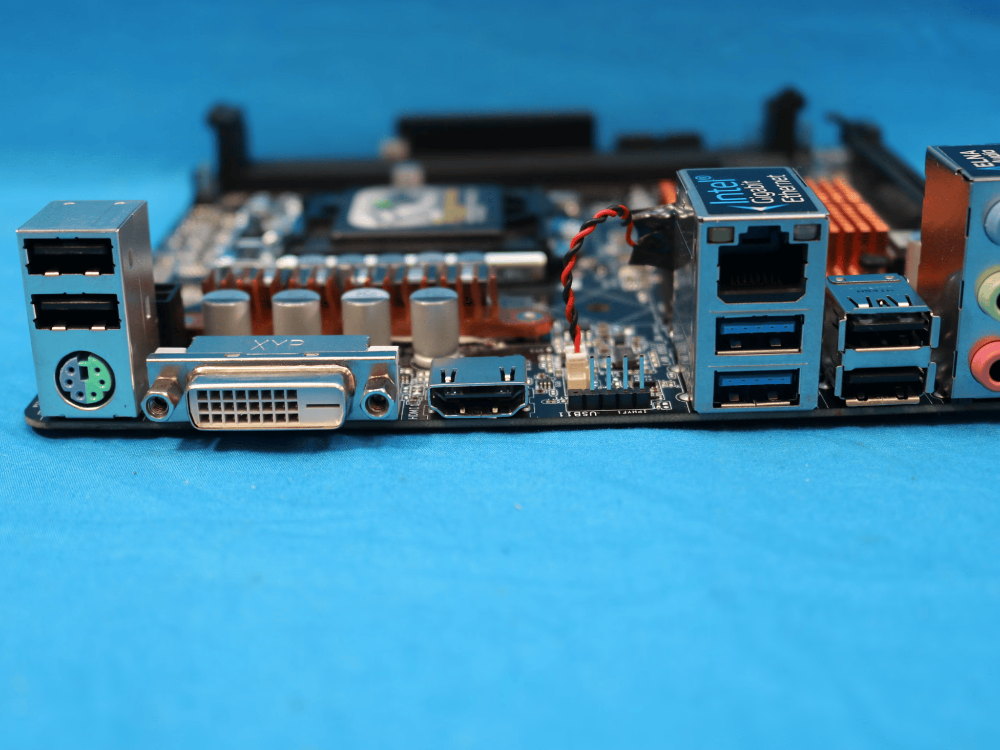 *NEWEST BIOS* ASRock H110M-ITX Intel LGA1151/Socket H4 DDR4 mini-ITX Motherboard & I/O Shield