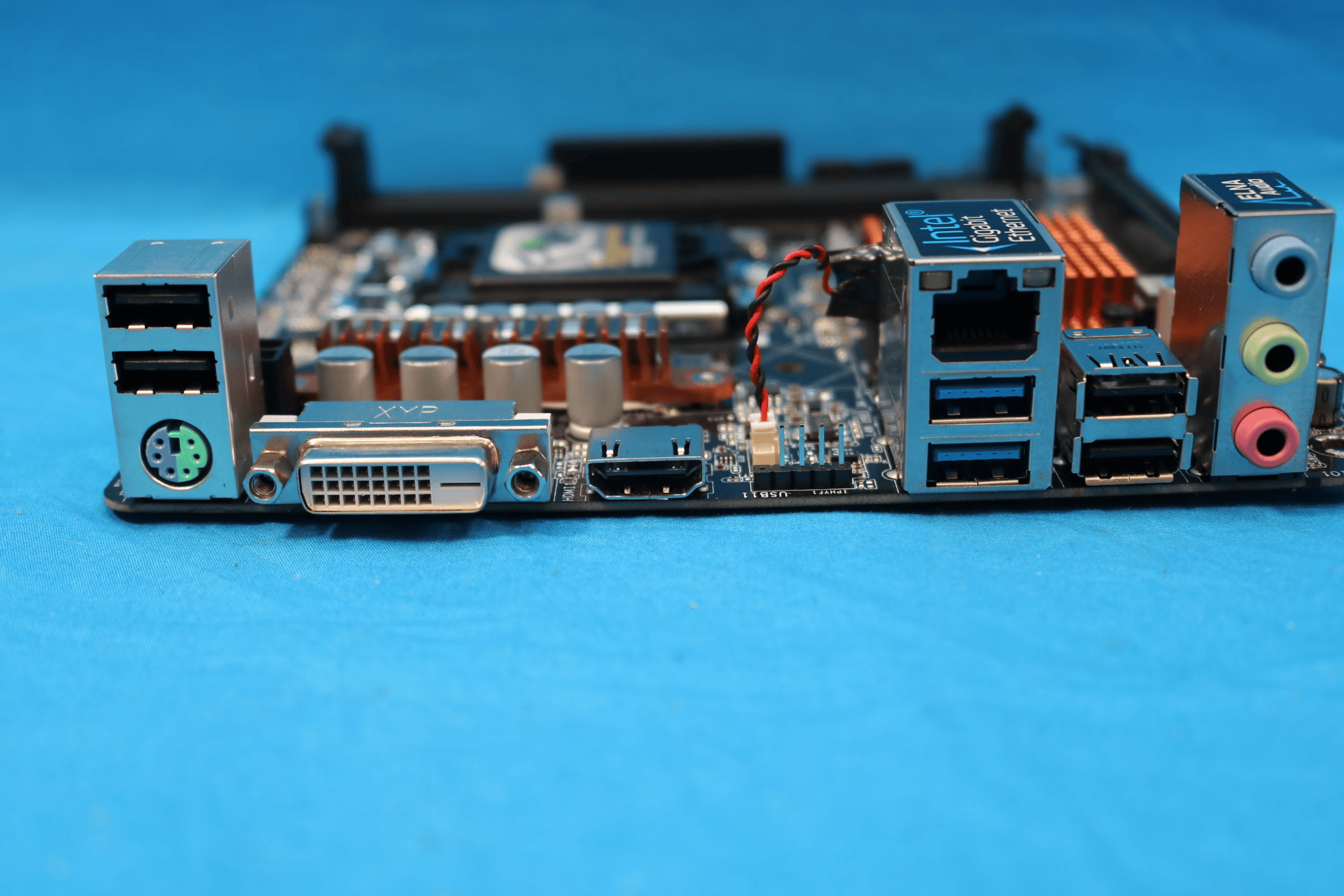 *NEWEST BIOS* ASRock H110M-ITX Intel LGA1151/Socket H4 DDR4 mini-ITX Motherboard & I/O Shield