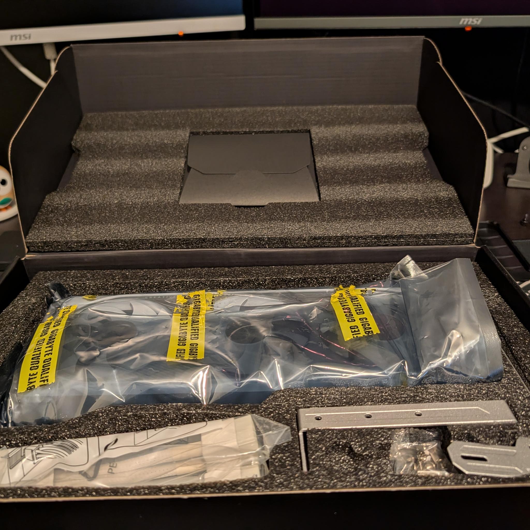 Gigabyte AERO 4070Ti Super (white)