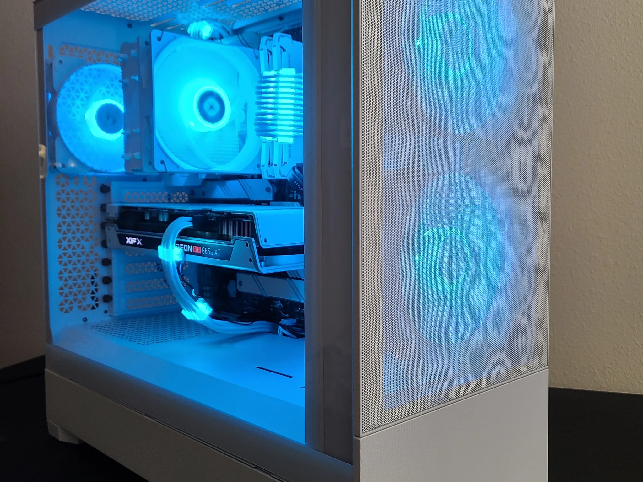 RX 6650 XT | Intel i5 11600K | 1TB Gen4 NVME | 32GB 3200MHz RAM