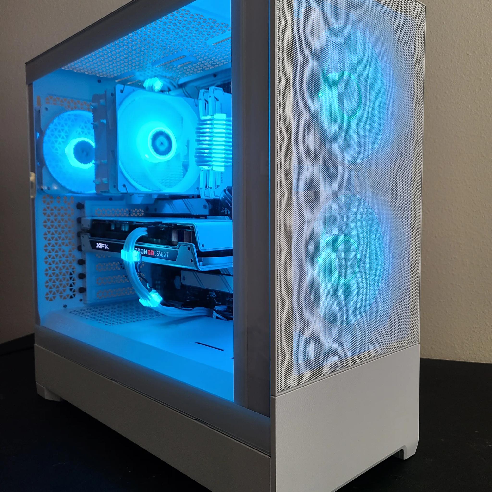 RX 6650 XT | Intel i5 11600K | 1TB Gen4 NVME | 32GB 3200MHz RAM