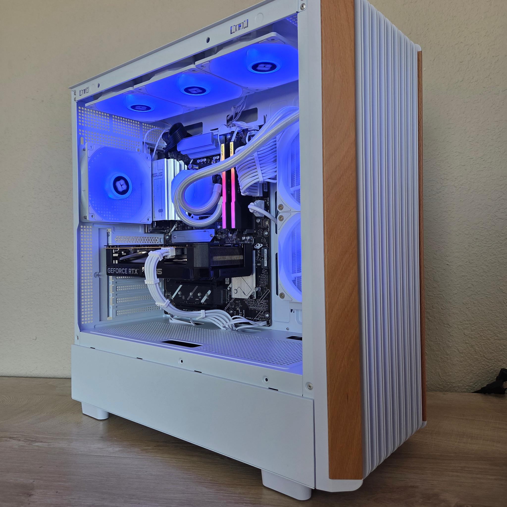 🌲❄️ Timber Frost | RTX 5060 | Ryzen 5 7600 | 32GB DDR5 | Wood Edition Gaming PC 🤍🌲/C/