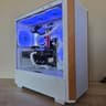 🌲❄️ Timber Frost | RTX 5060 | Ryzen 5 7600 | 32GB DDR5 | Wood Edition Gaming PC 🤍🌲/C/