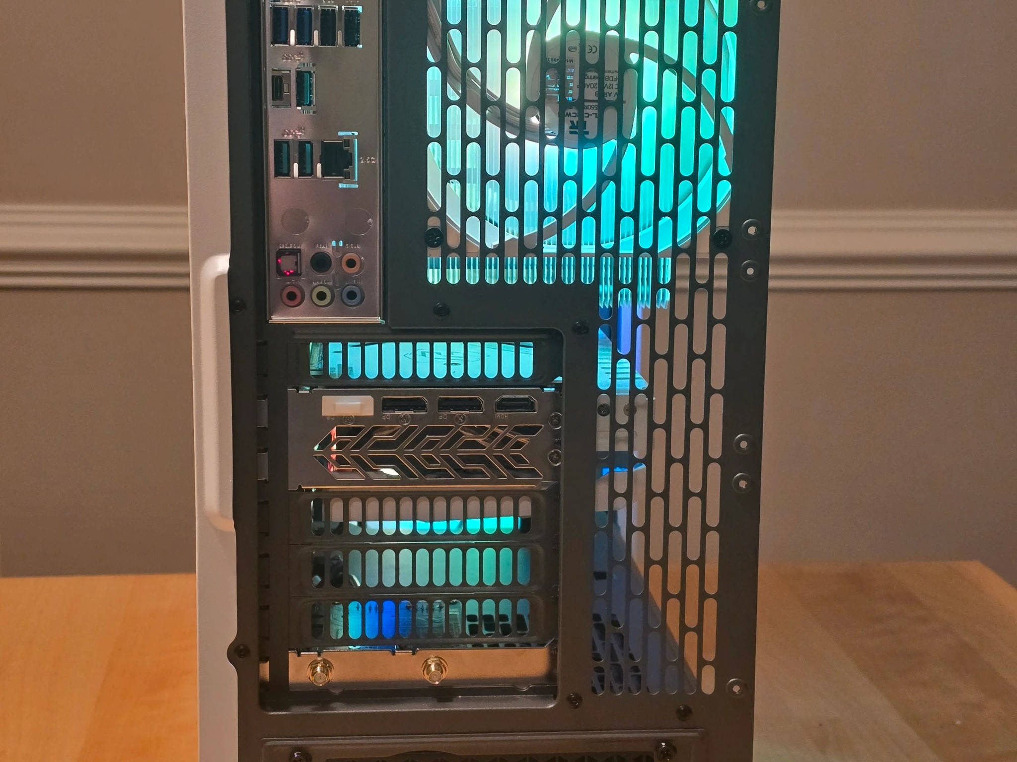 1440p/4K "Cozy Polar Bear" | Cruises through AAA and ESport titles | AMD RX 7900 XT