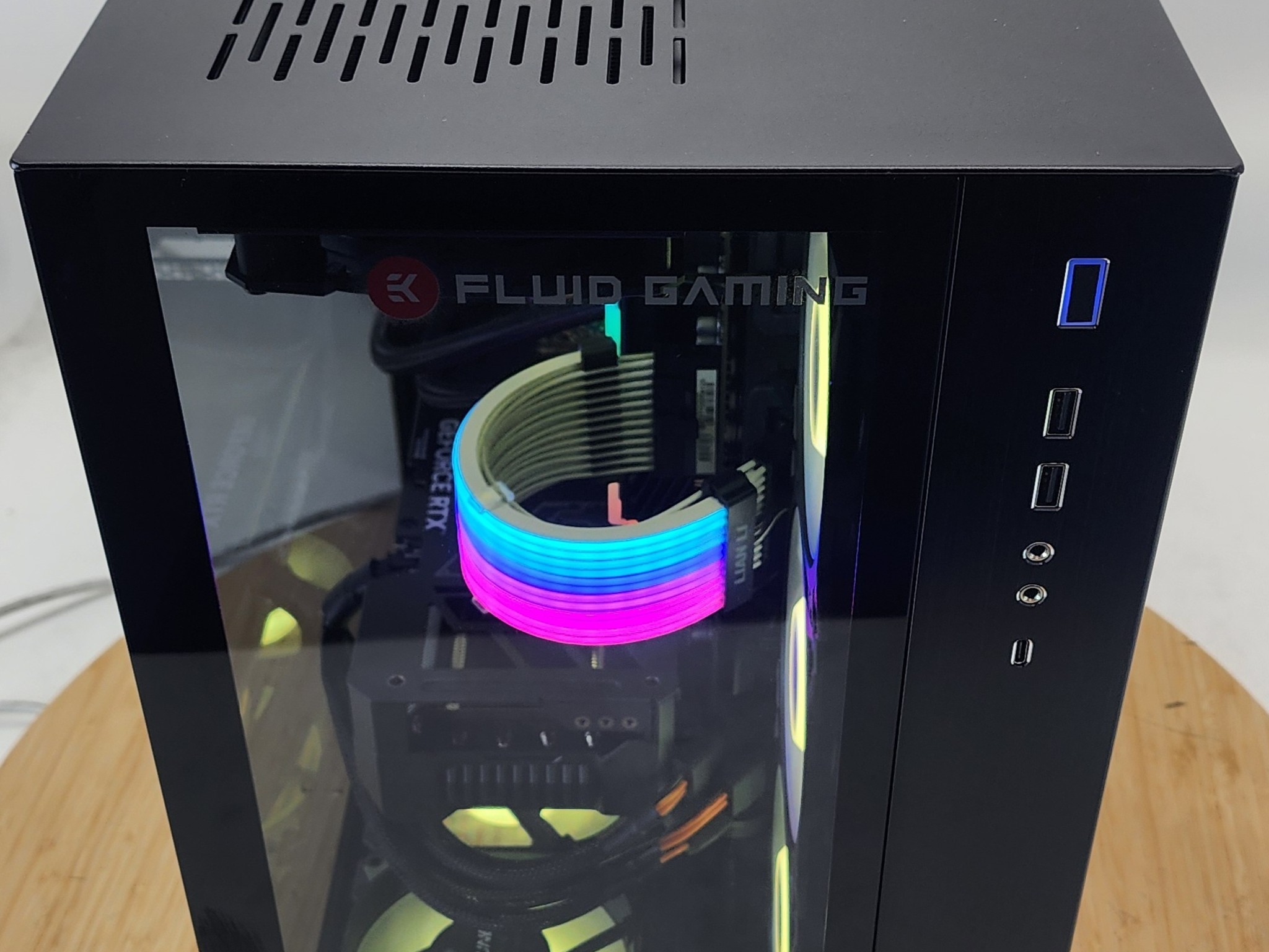 Gaming PC Ryzen 7 9700X 32GB RAM 1TB SSD RTX 4070 Ti SUPER 16GB