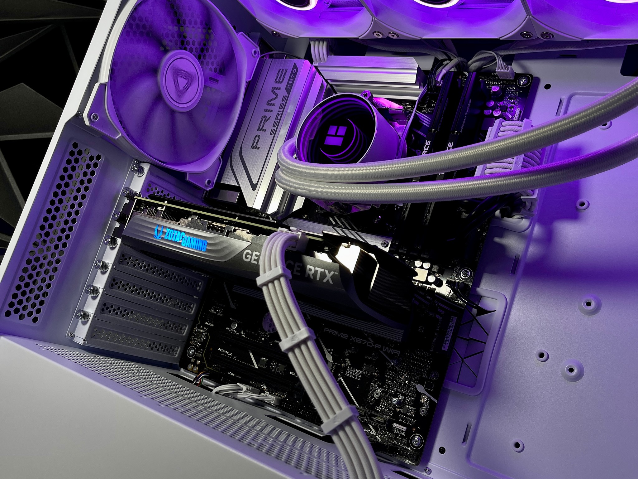 Gaming PC | RYZEN 7 7800X3D | RTX 4070 12GB | 32GB DDR5 6000 | 2TB GEN4 NVME