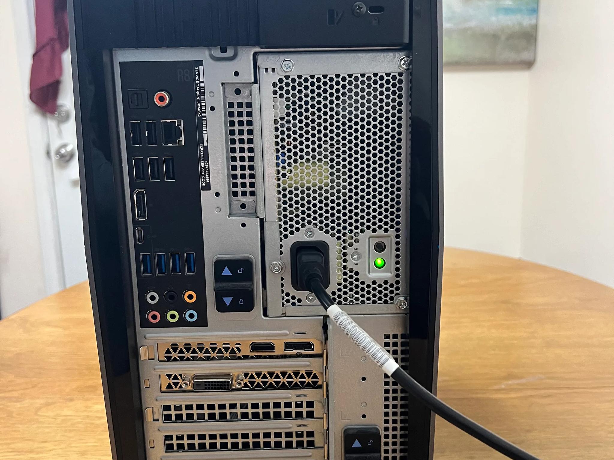 RTX 2060 // i7-9700 // 16GB RAM // 256GB SSD