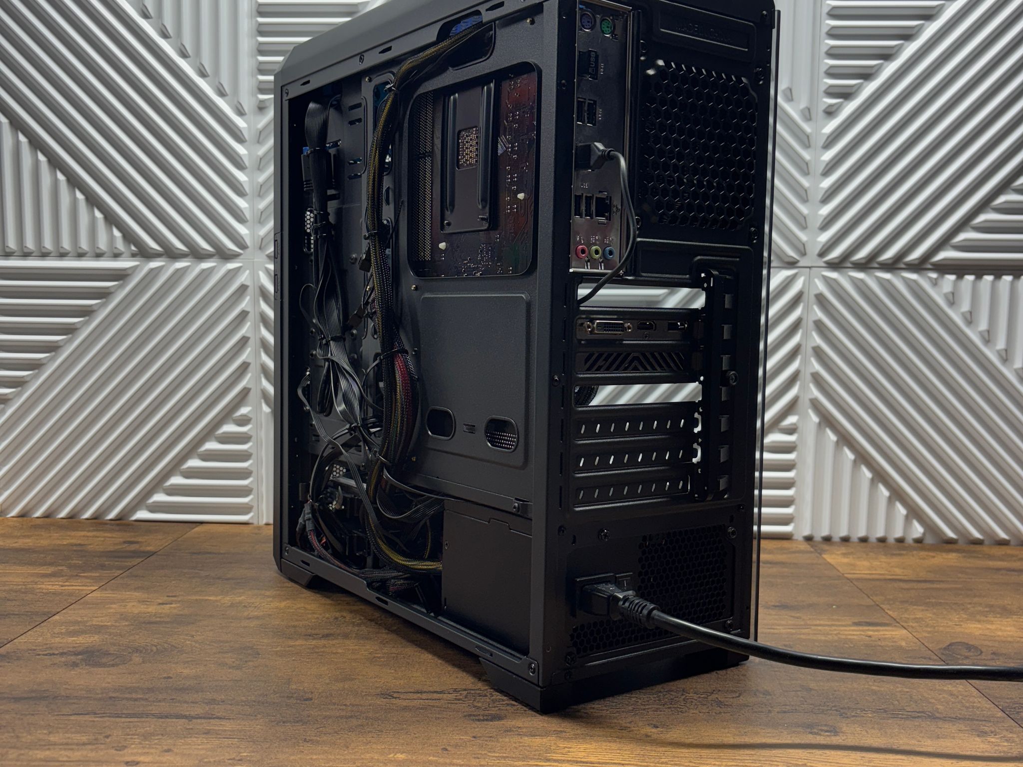 AMD FX-6300 + RX 560 4GB Gaming PC | 16GB RAM | SSD + HDD | Liquid Cooled 300 OBO