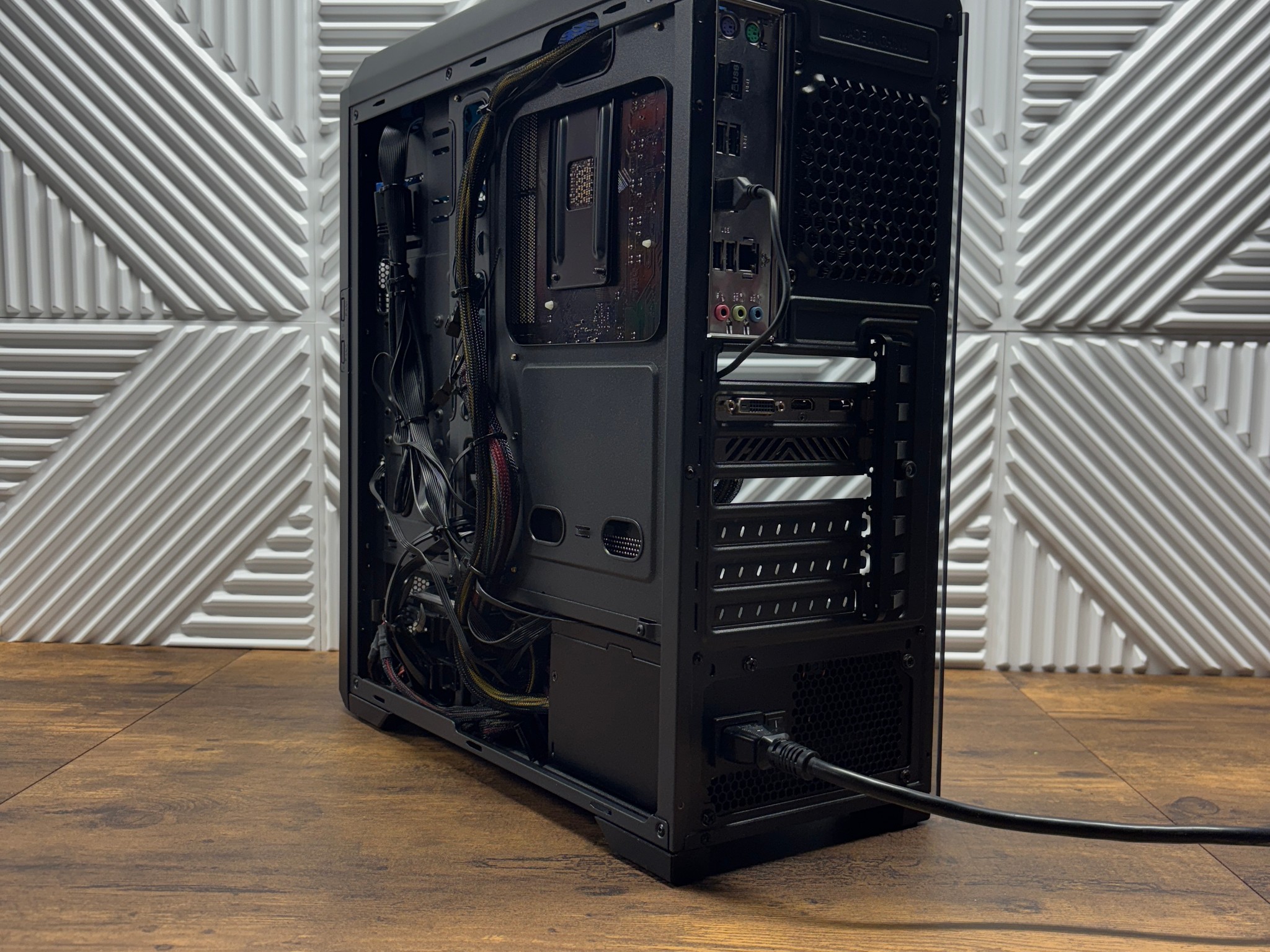AMD FX-6300 + RX 560 4GB Gaming PC | 16GB RAM | SSD + HDD | Liquid Cooled 300 OBO
