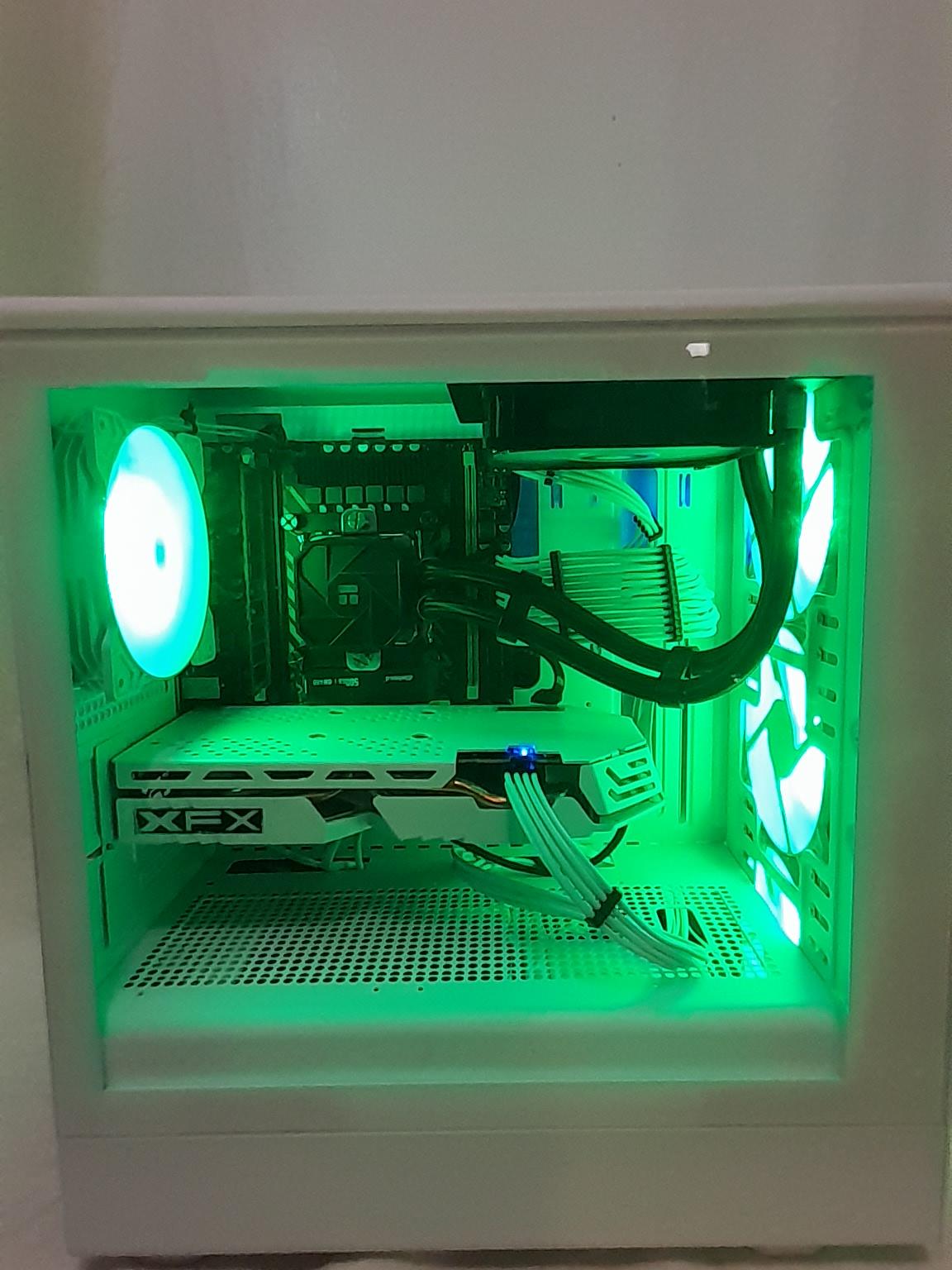 GLACIER PHANTOM WHITE GAMING PC 1080P HIGH SETTINGS