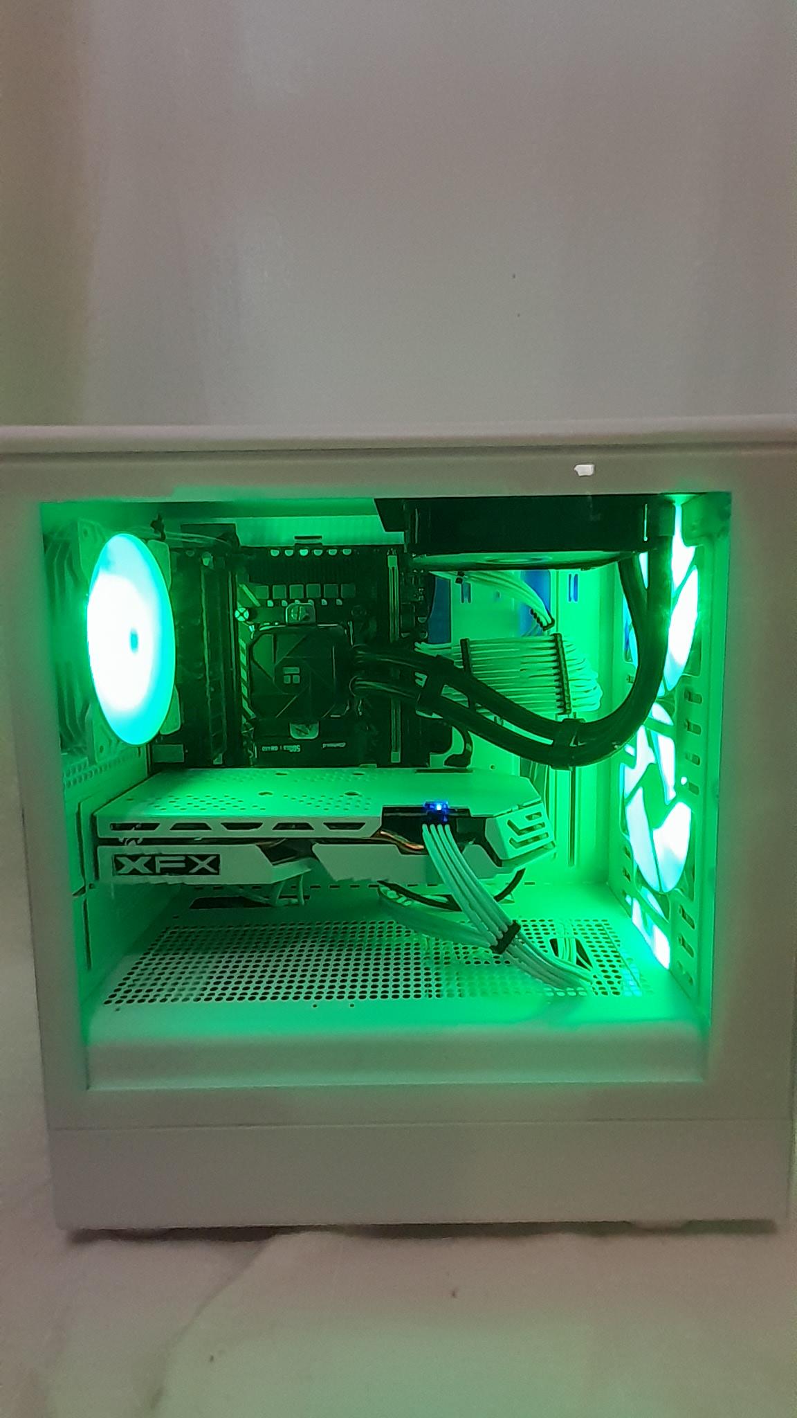 GLACIER PHANTOM WHITE GAMING PC 1080P HIGH SETTINGS