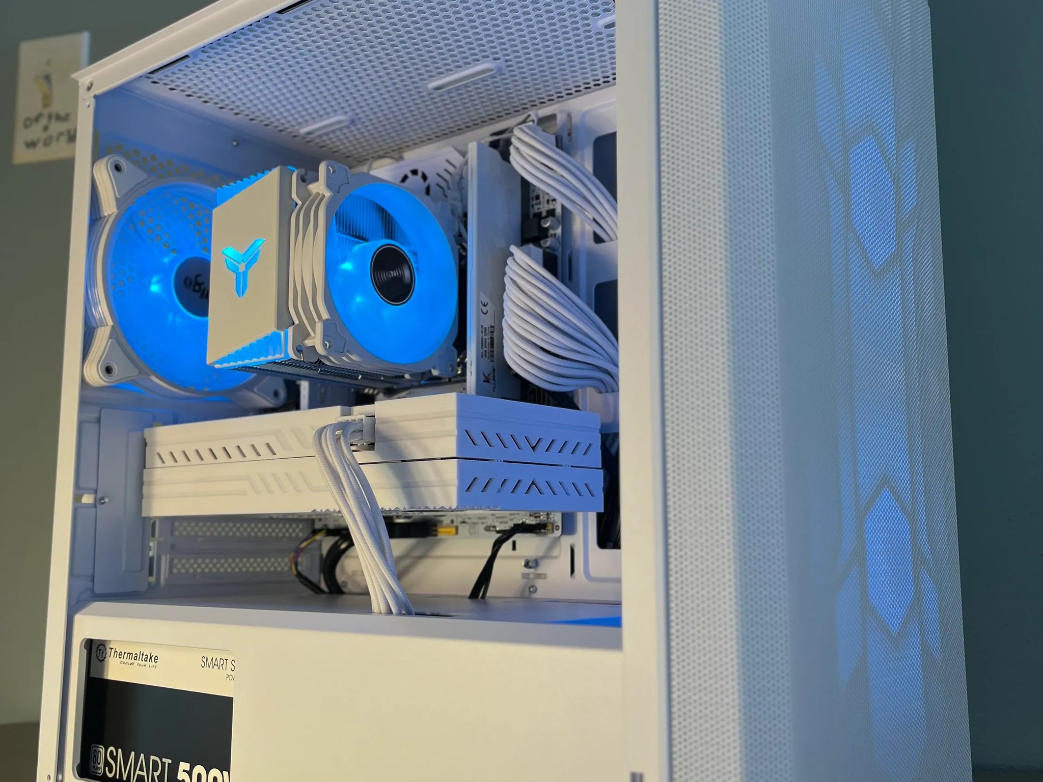 ⚪⚪ White Gaming PC⚪AMD RX 580 8GB⚪Intel i7 5930k⚪16GB DDR4⚪500GB NVME